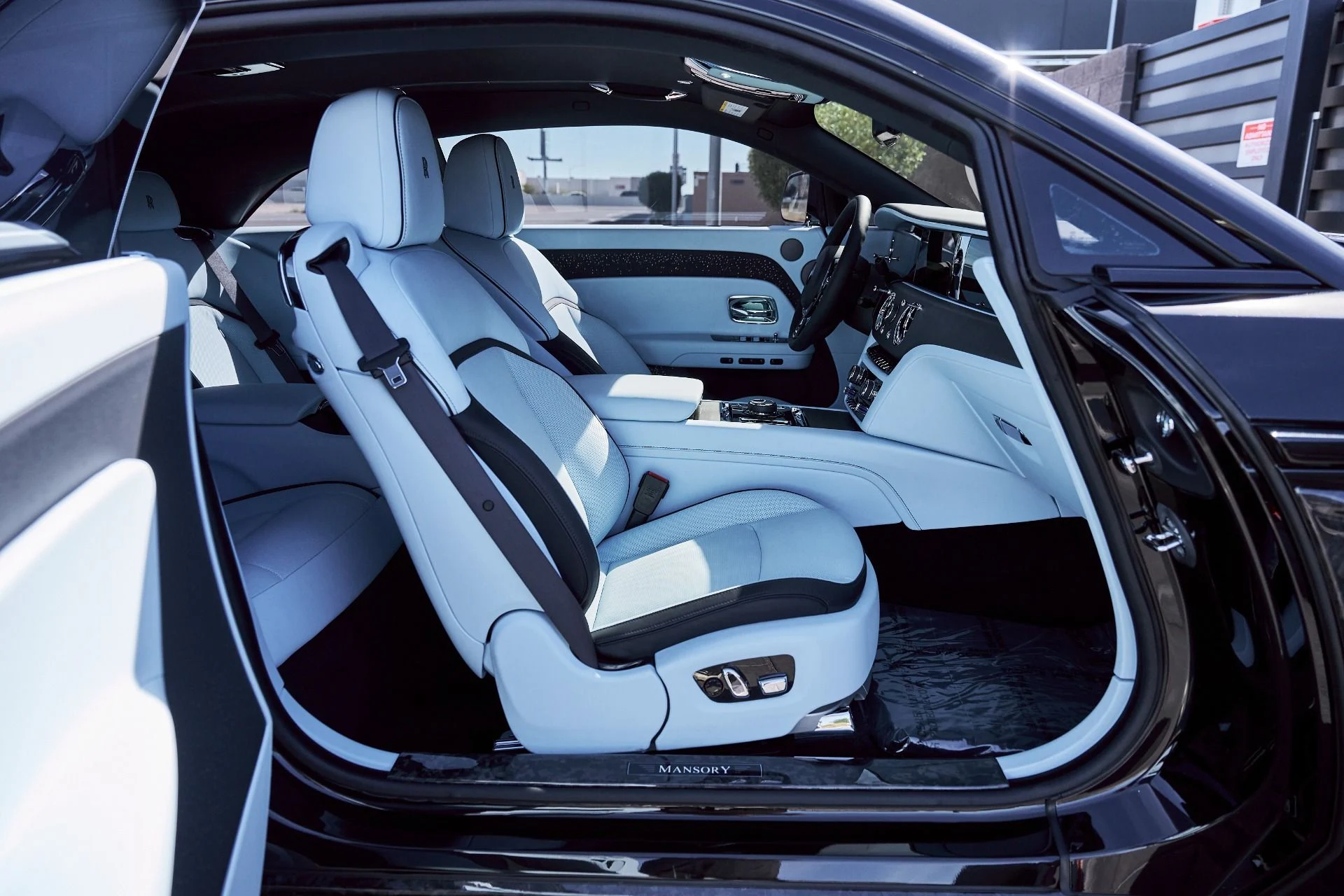 mph034_2243915140_Used_2025_Rolls_Royce_Spectre_Base_1773452493_50d8bf78fa