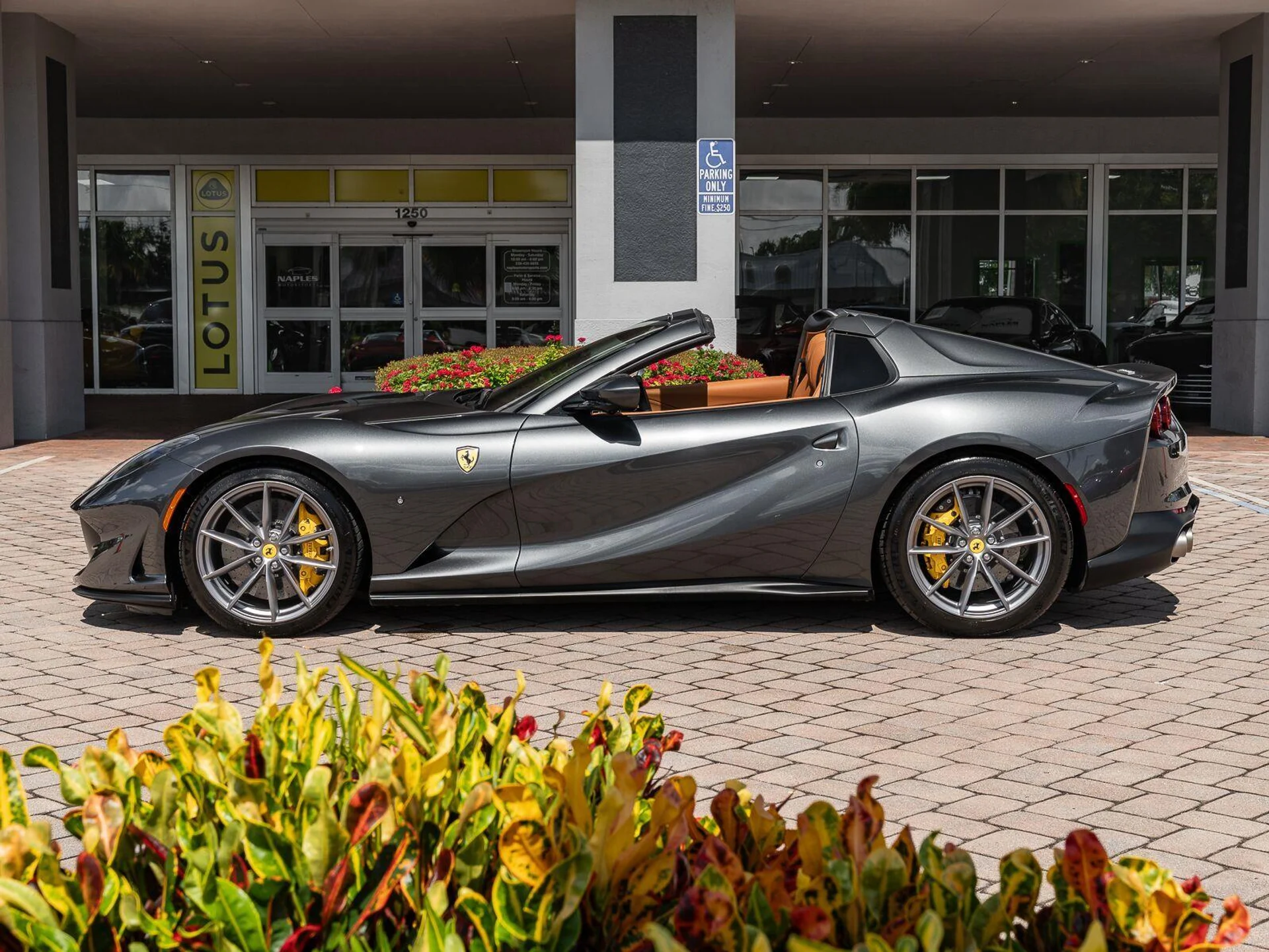 mph034_2246009710_Used_2022_Ferrari_812_GTS_Convertible_1784905694_3452e08bcc