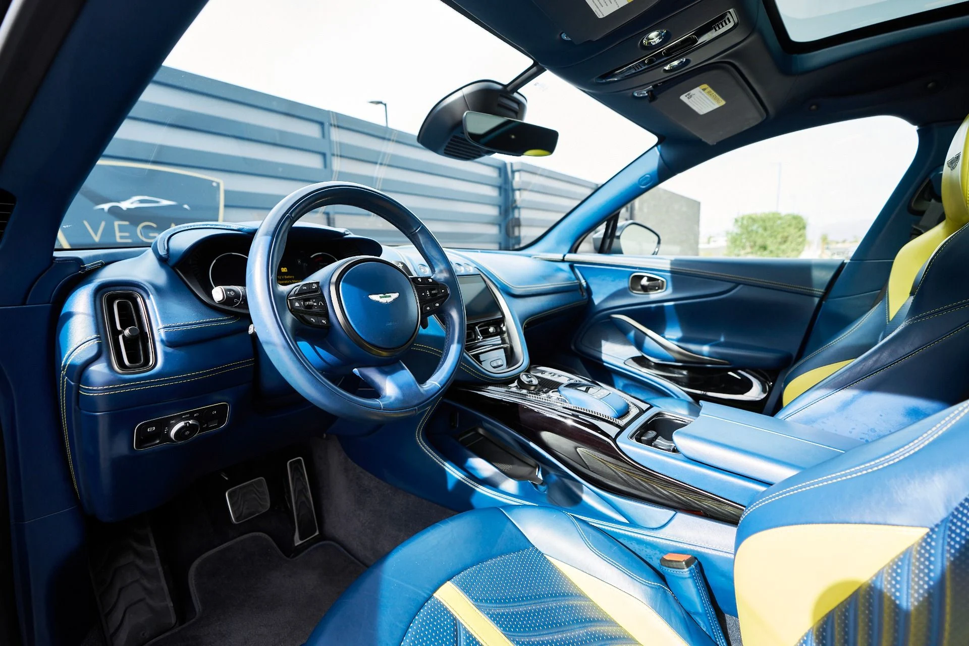 mph034_2248473122_Used_2023_Aston_Martin_DBX_707_1762900358_e284673bcc