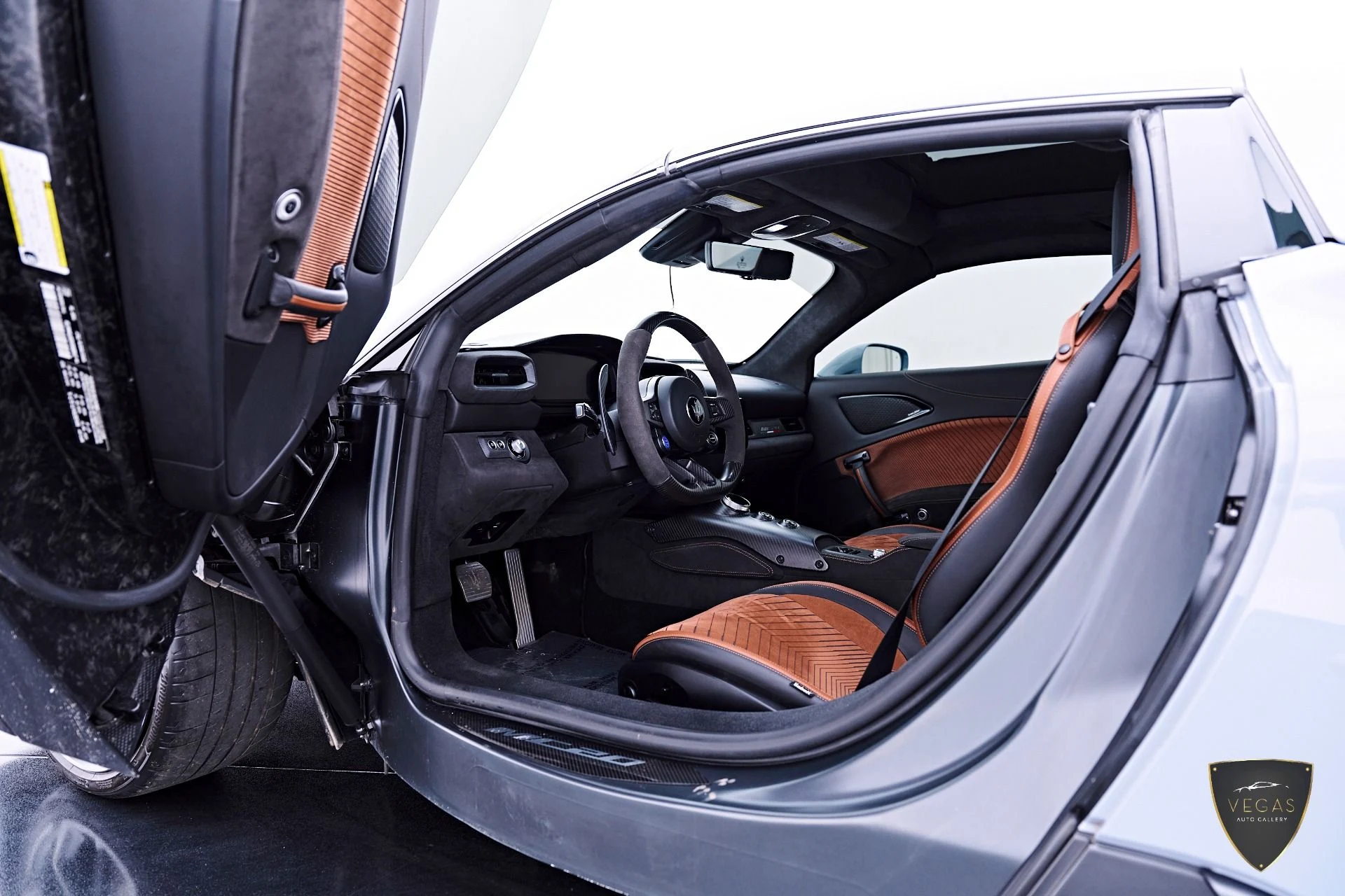 mph034_2249010850_Used_2023_Maserati_MC_20_1782764022_60ac169407