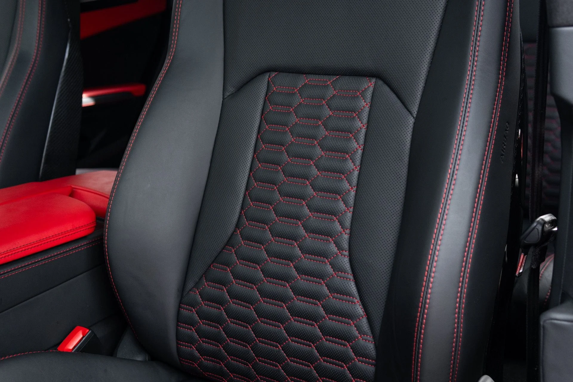 mph034_2255434014_Used_2022_Lamborghini_Urus_1773951394_2497bd9e0d