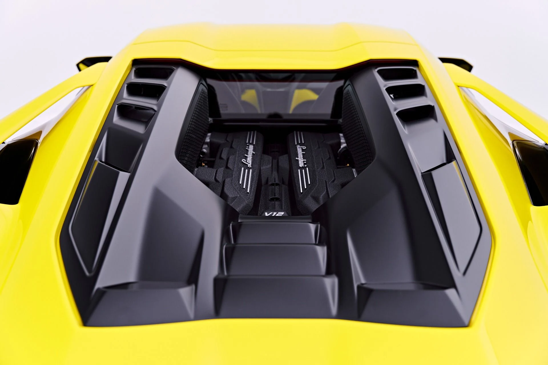 mph034_2259664823_Used_2026_Lamborghini_Revuelto_Base_1782198260_ff9ba22502