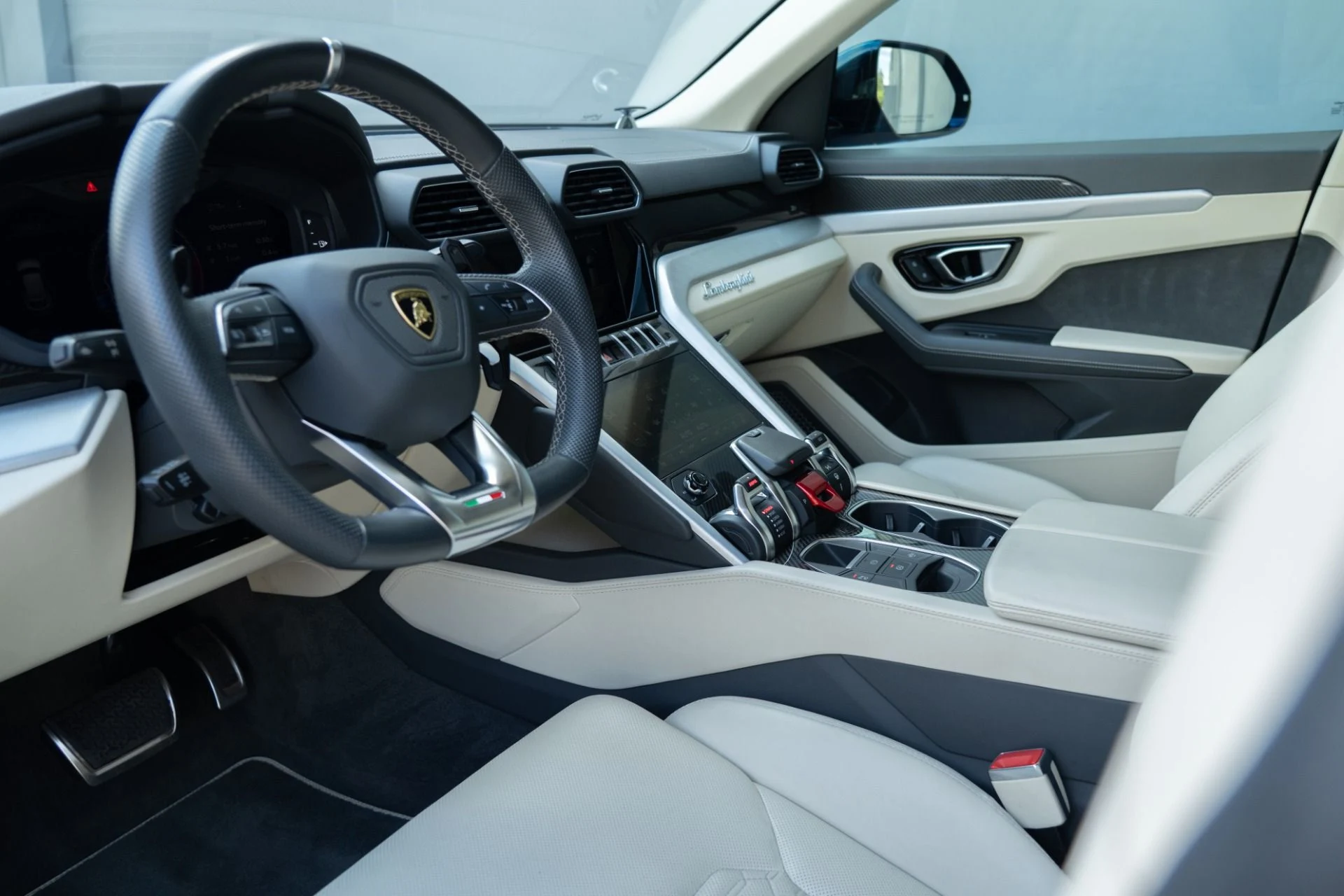 mph034_2277644495_Used_2021_Lamborghini_Urus_1756334328_6609b30462