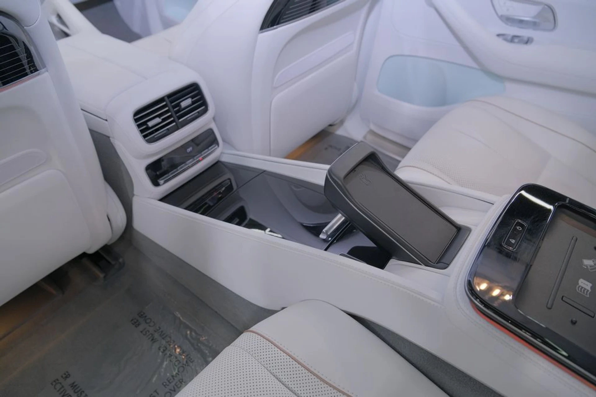 mph034_2283097934_49a9a83b0f19e7d14a8b6b6ac0b54c4f_379c320fcc