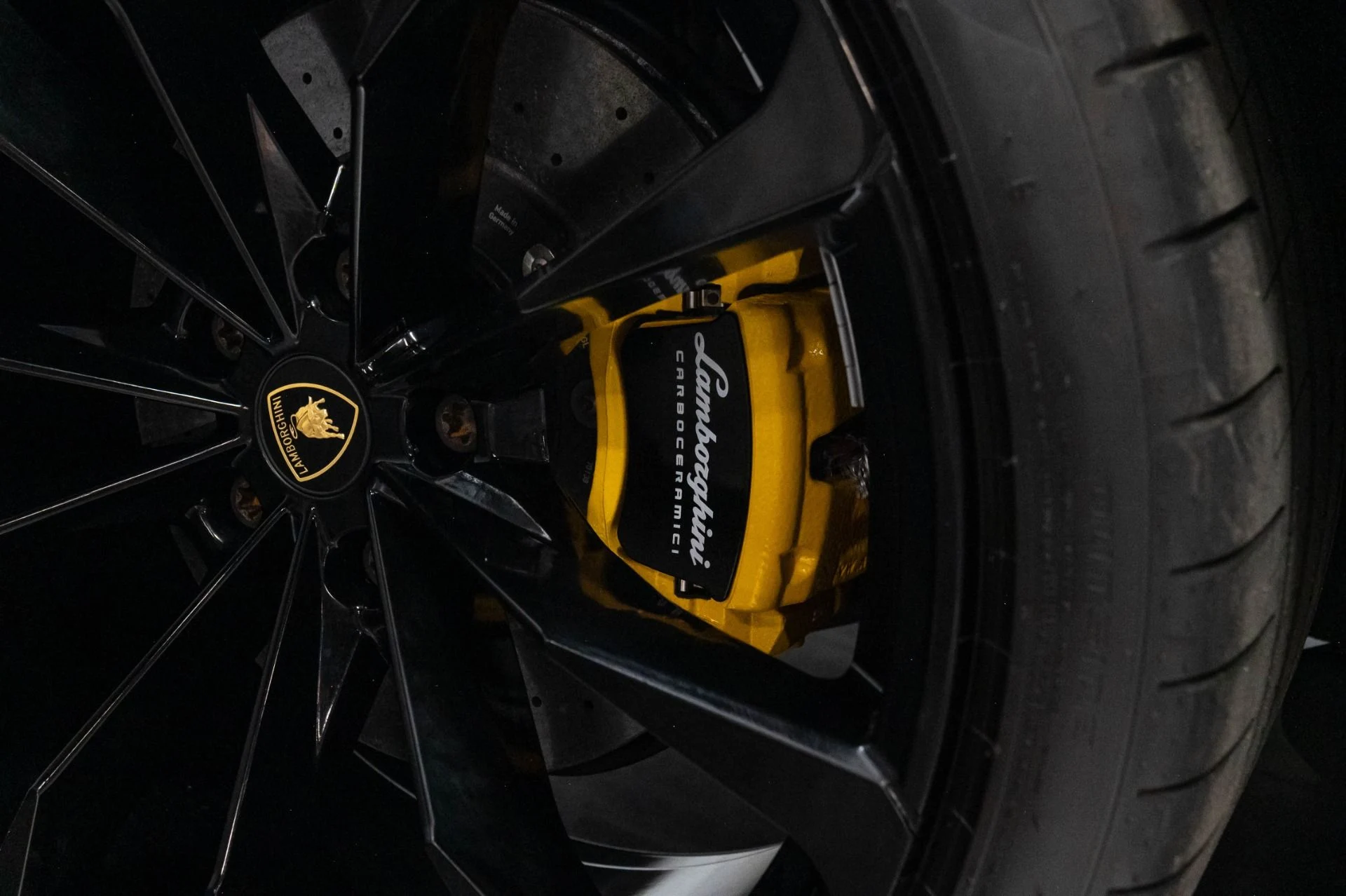 mph034_2285908492_Used_2019_Lamborghini_Urus_1786985122_2d2ae4e43c