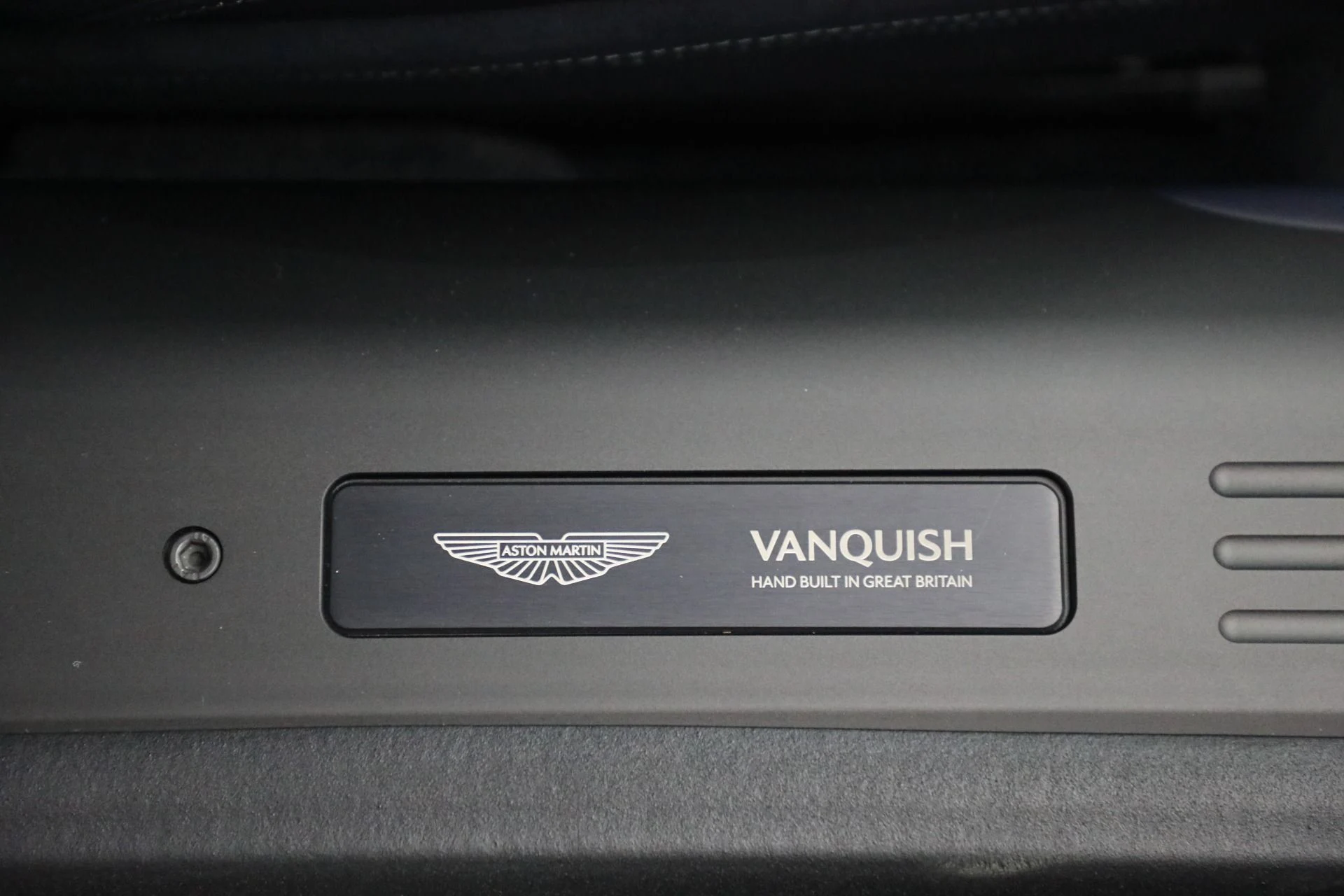mph034_2297000989_Used_2025_Aston_Martin_Vanquish_1771024271_39fab930e0