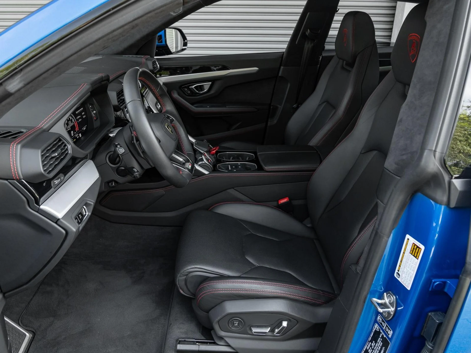 mph034_2298768973_Used_2020_Lamborghini_Urus_1753203950_4c63aee72a