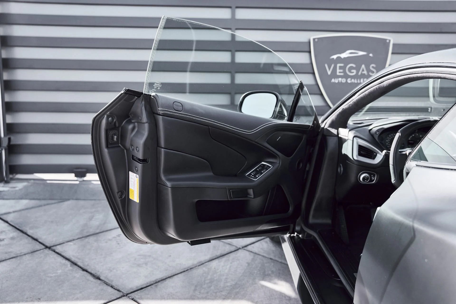 mph034_2319776828_Used_2014_Aston_Martin_Vanquish_V12_1773193808_e989da44cb