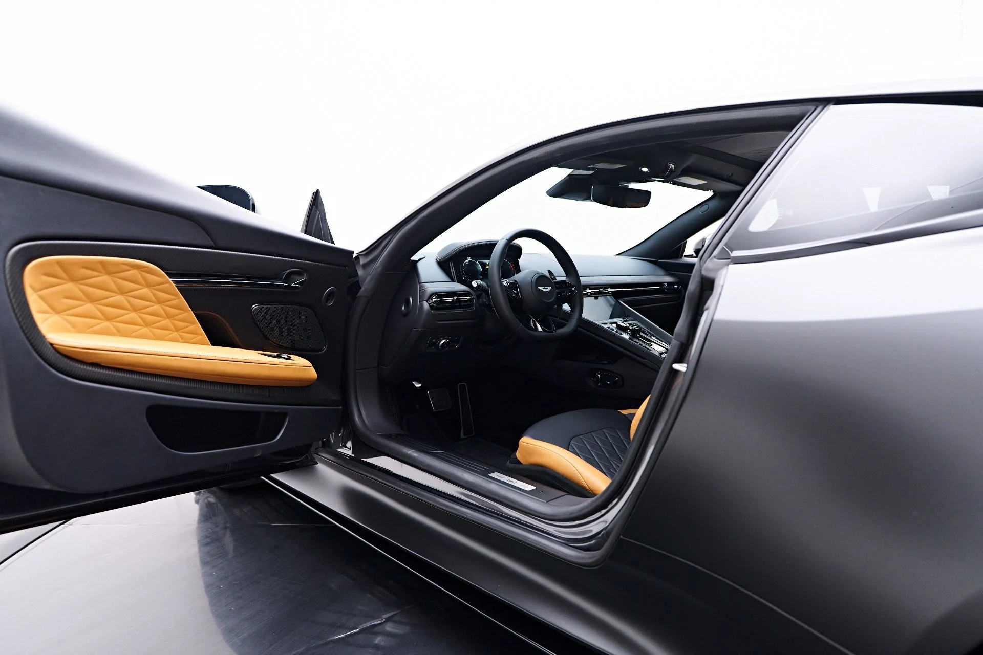mph034_2323459470_Used_2024_Aston_Martin_DB_12_1752612779_10f63e15ce