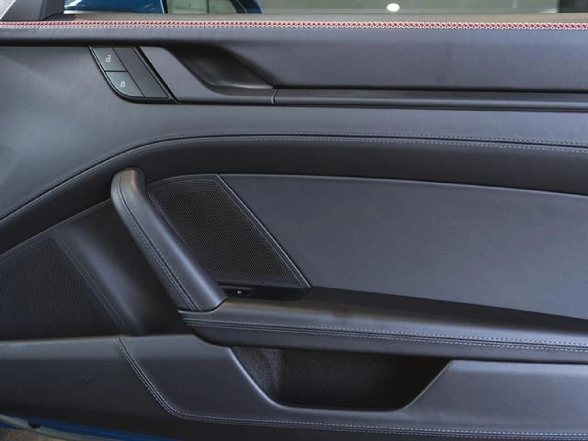 mph034_2329095886_M_3_Qn_C_Wv1_U_Swly0_Dj_N_Nm_XD_Ga_U_d9d8aa46ac