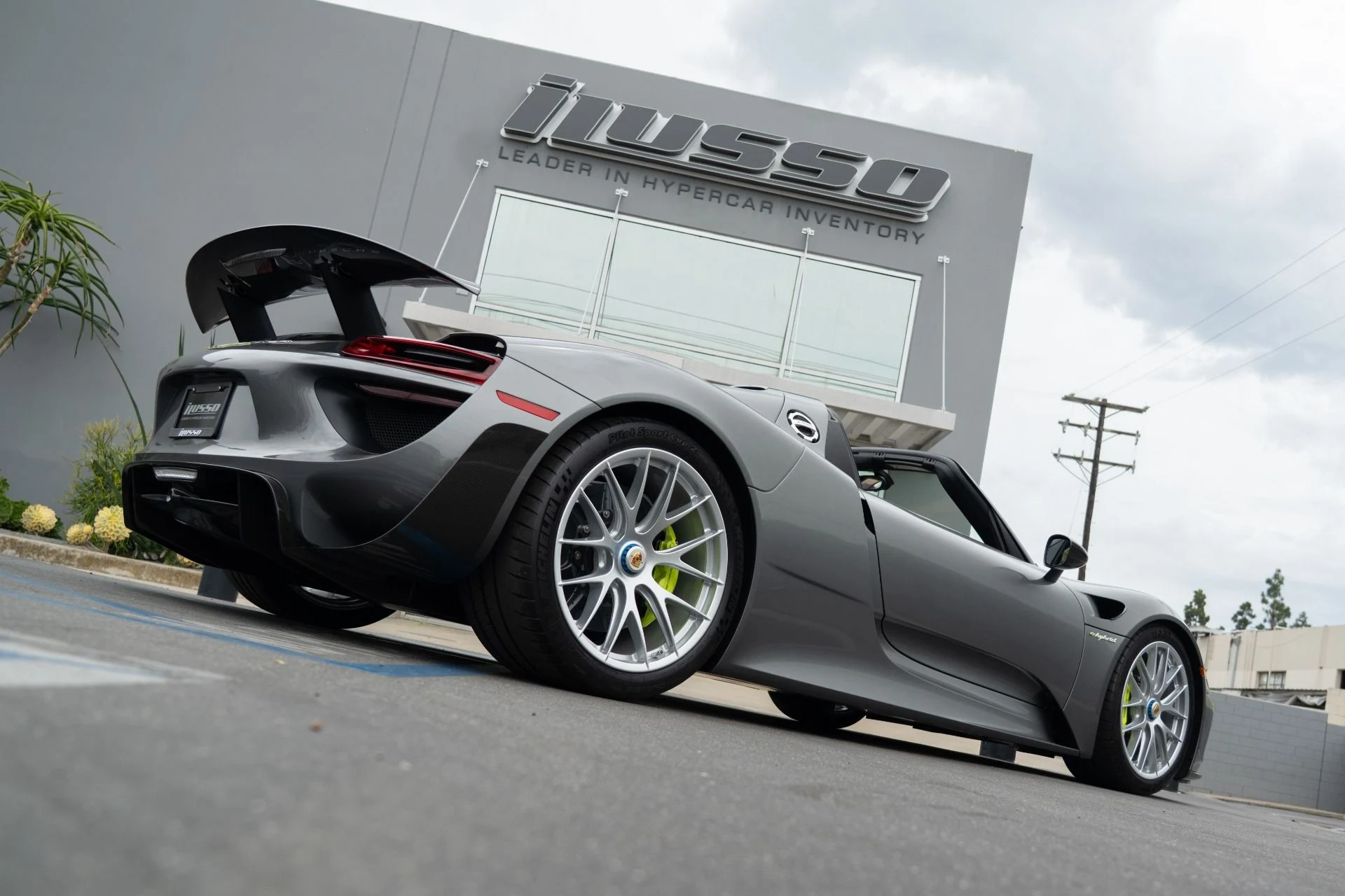 mph034_2345459083_Used_2015_Porsche_918_Spyder_1756496999_dfe139a29e