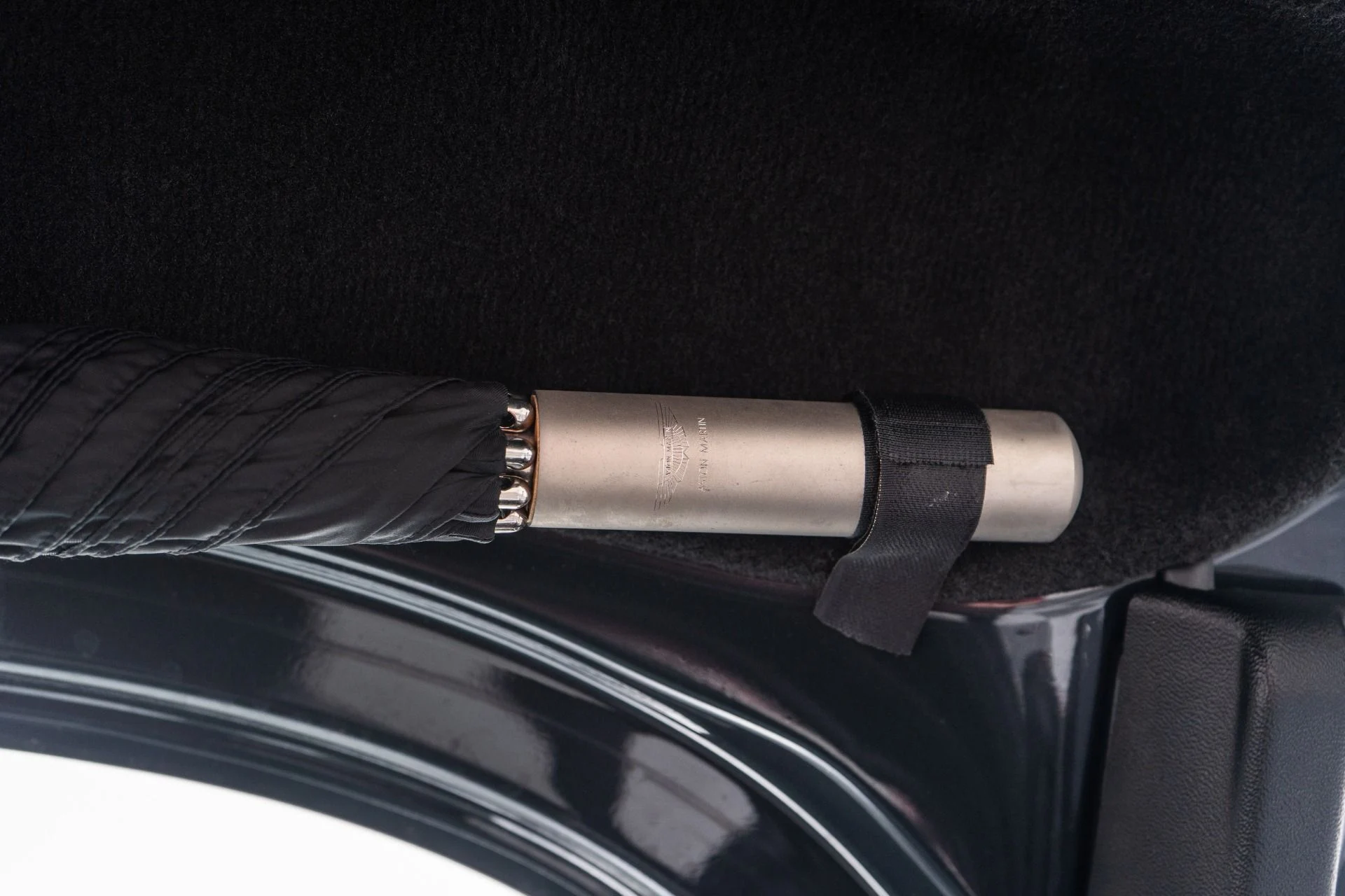 mph034_2350218981_Used_2003_Aston_Martin_VANQUISH_1754320798_fc228f9c6f