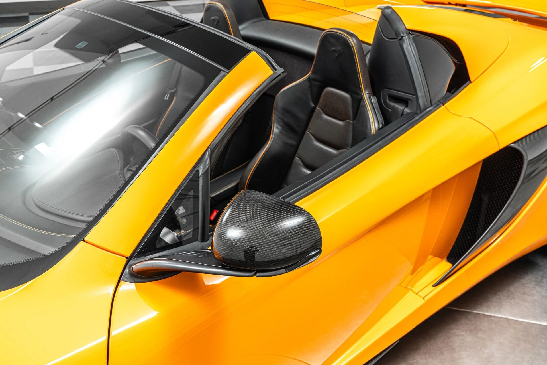 mph034_2371609423_Used_2015_Mc_Laren_650_S_Spider_Interior_and_Exterior_Carbon_Packs_Suspension_Lifter_1778269559_f14bf3c46c