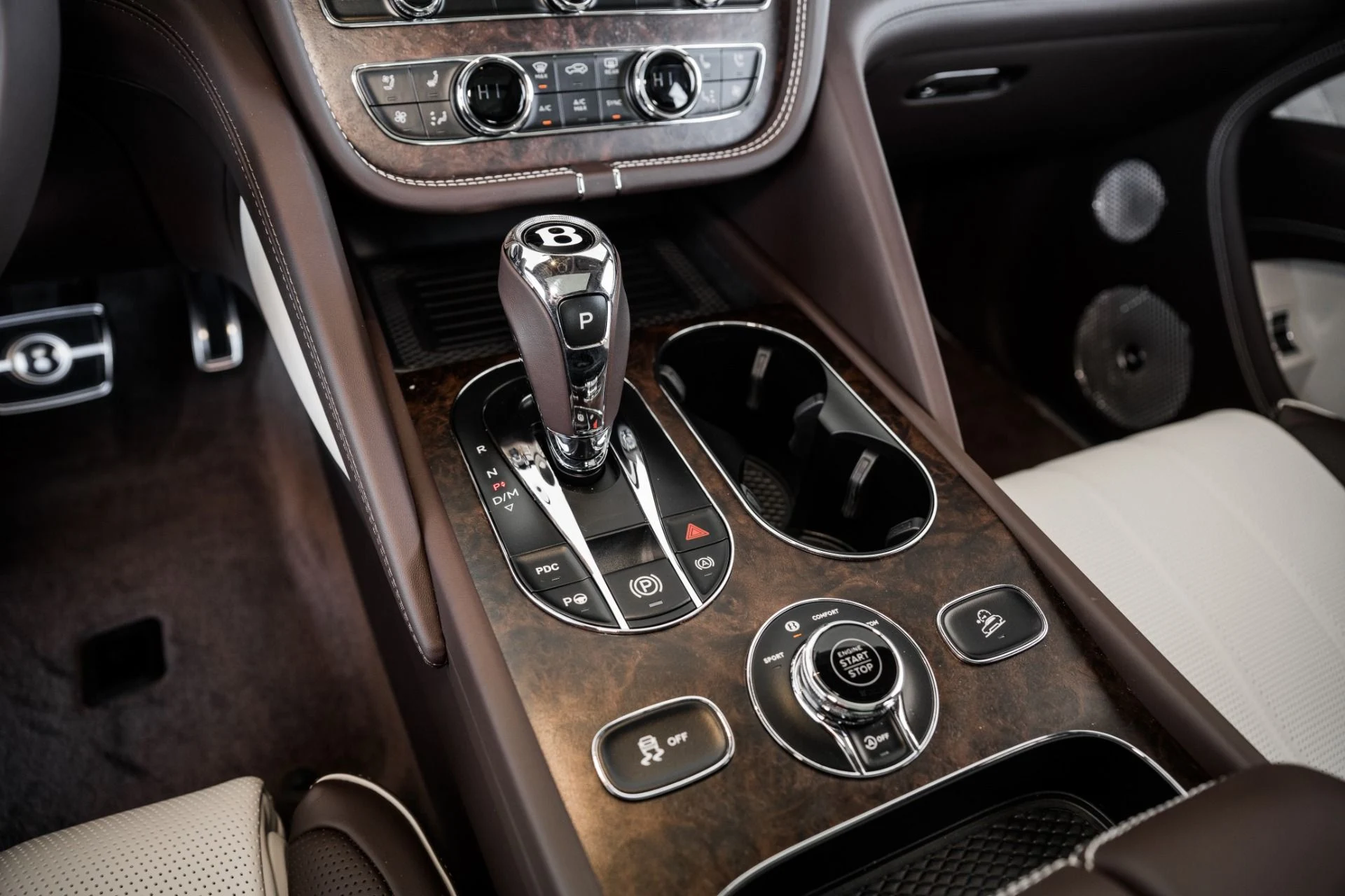 mph034_2371783780_Used_2023_Bentley_Bentayga_Azure_1673896555_0ec0657592