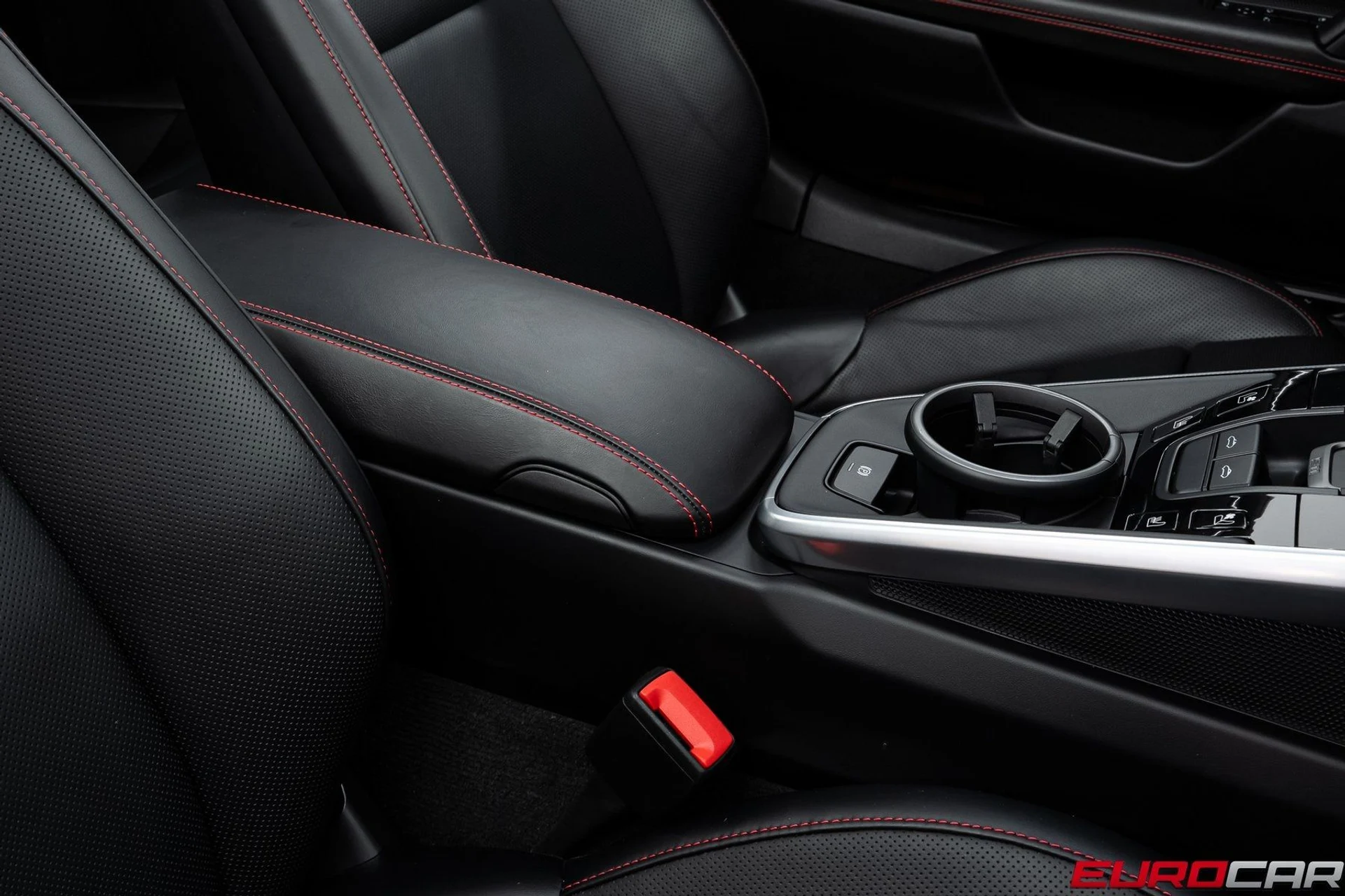 mph034_2377765989_image_35_6561e36b7e