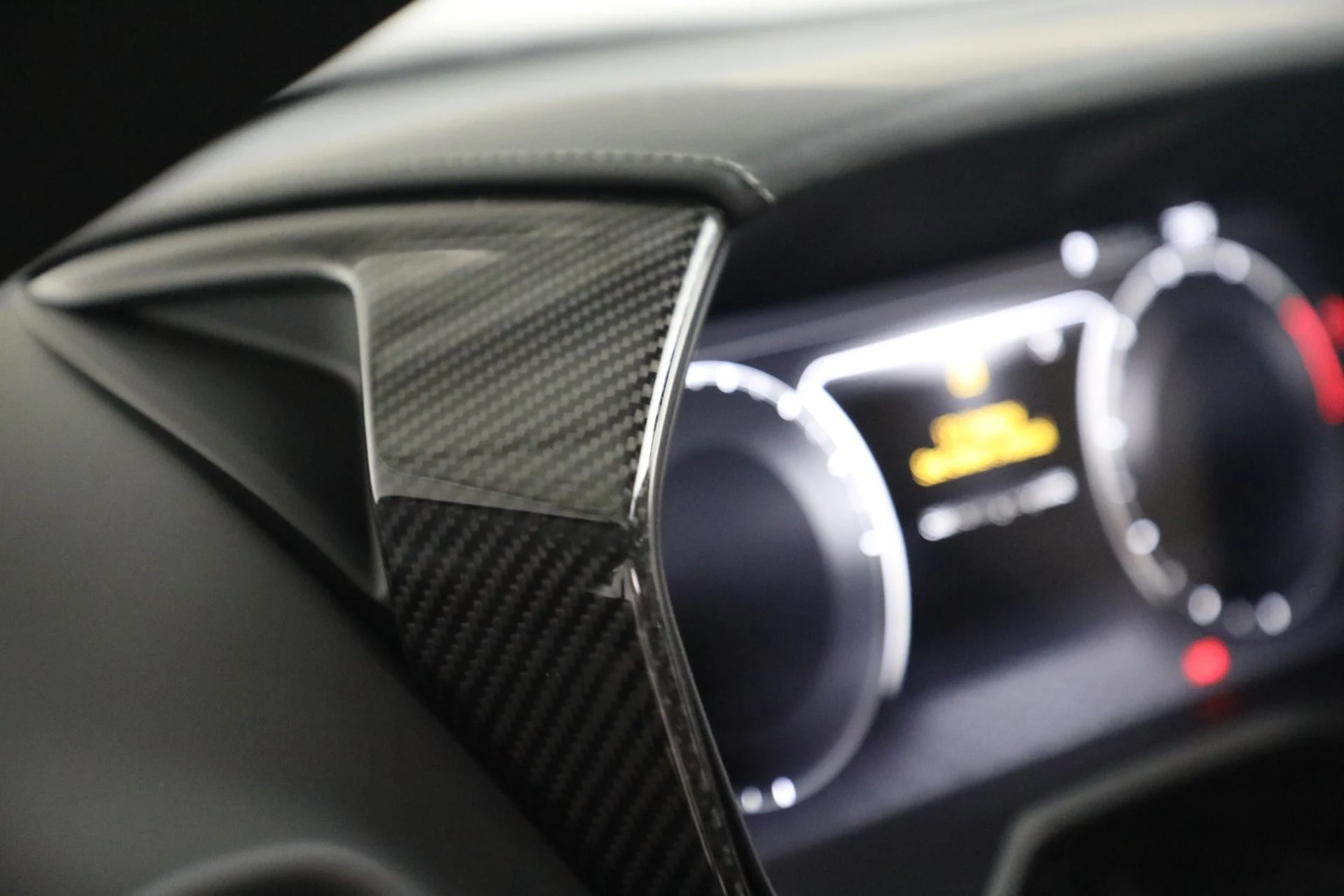 mph034_2387621140_New_2025_Aston_Martin_DBX_707_2da6868fa0