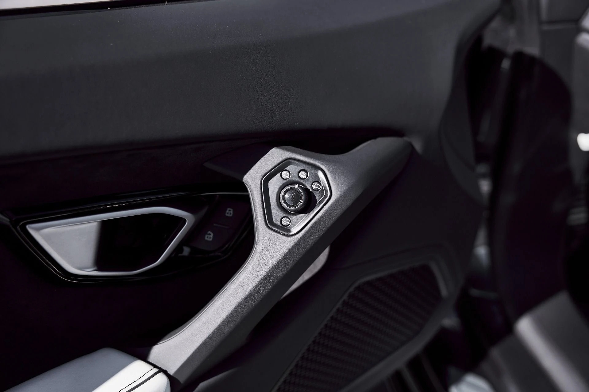 mph034_2393473511_Used_2024_Lamborghini_Huracan_EVO_Base_1771466895_830354b235