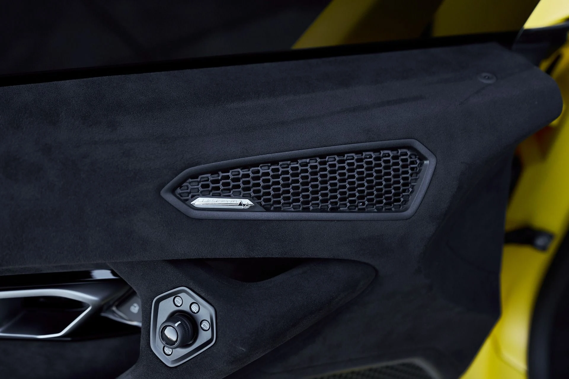 mph034_2393508771_Used_2023_Lamborghini_Huracan_Tecnica_Base_1765333518_3e247565c8