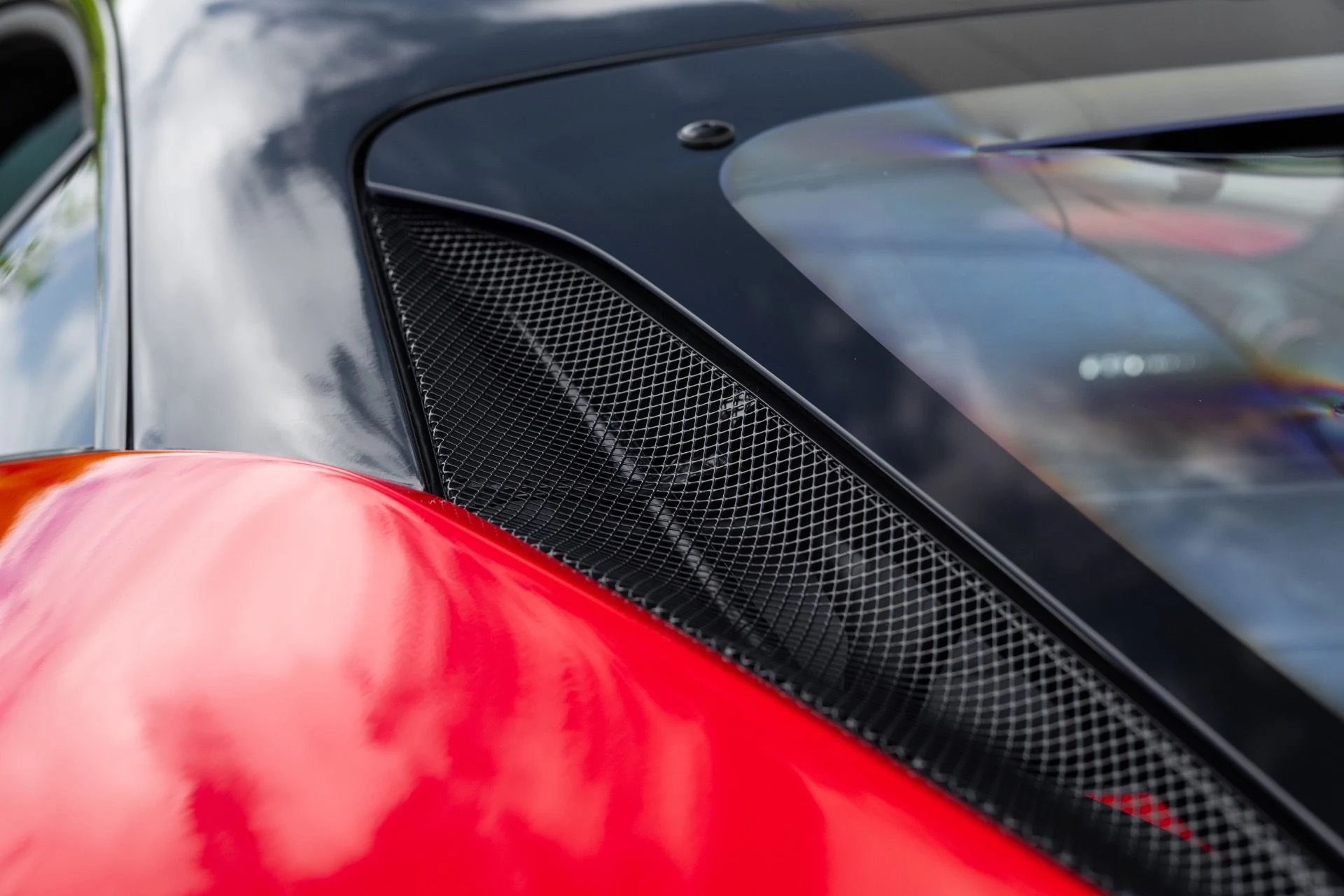 mph034_2406248333_Used_2022_Ferrari_F8_Tributo_1774670303_19d95df669