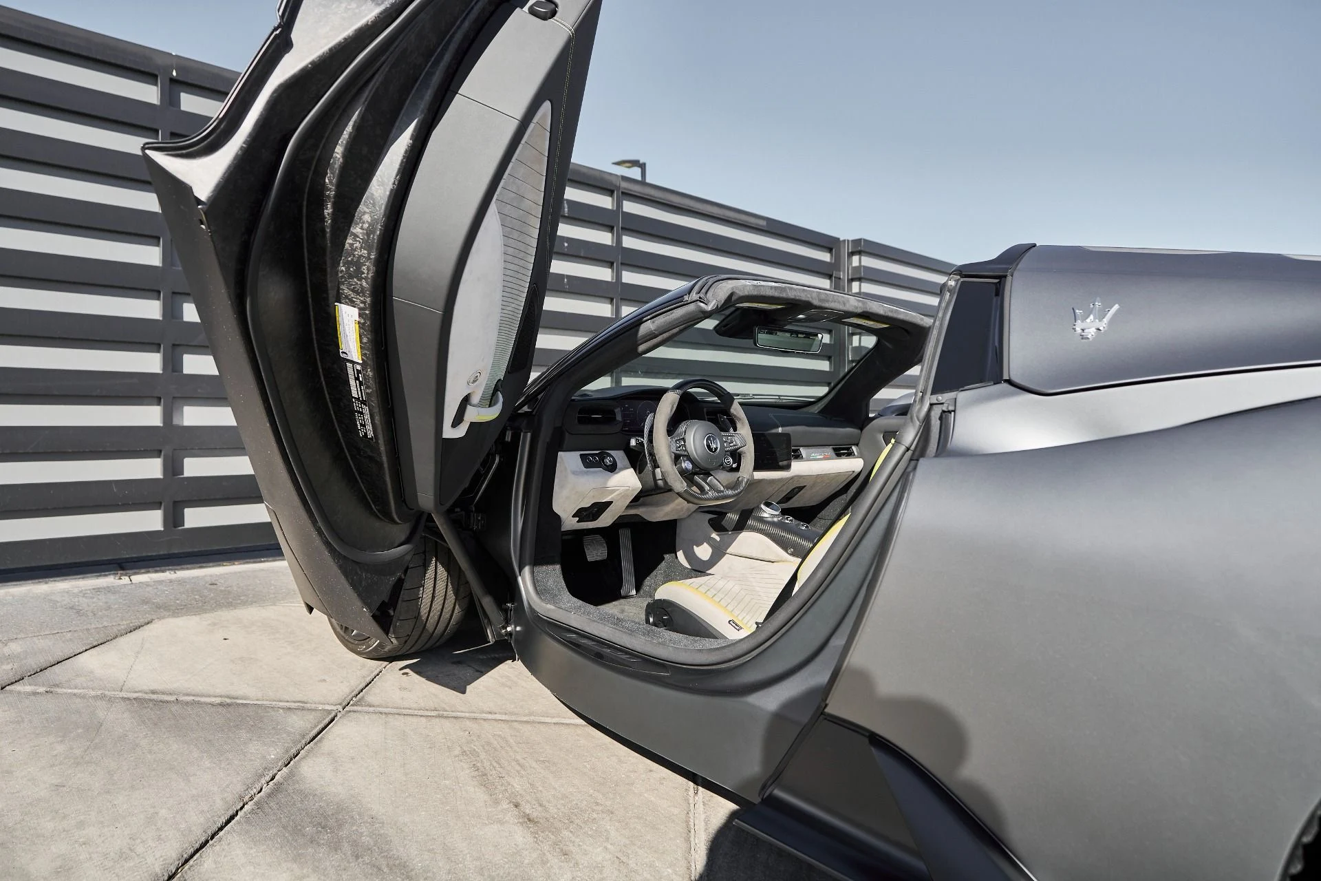 mph034_2412738774_Used_2023_Maserati_MC_20_Cielo_1761946904_2e45305adb