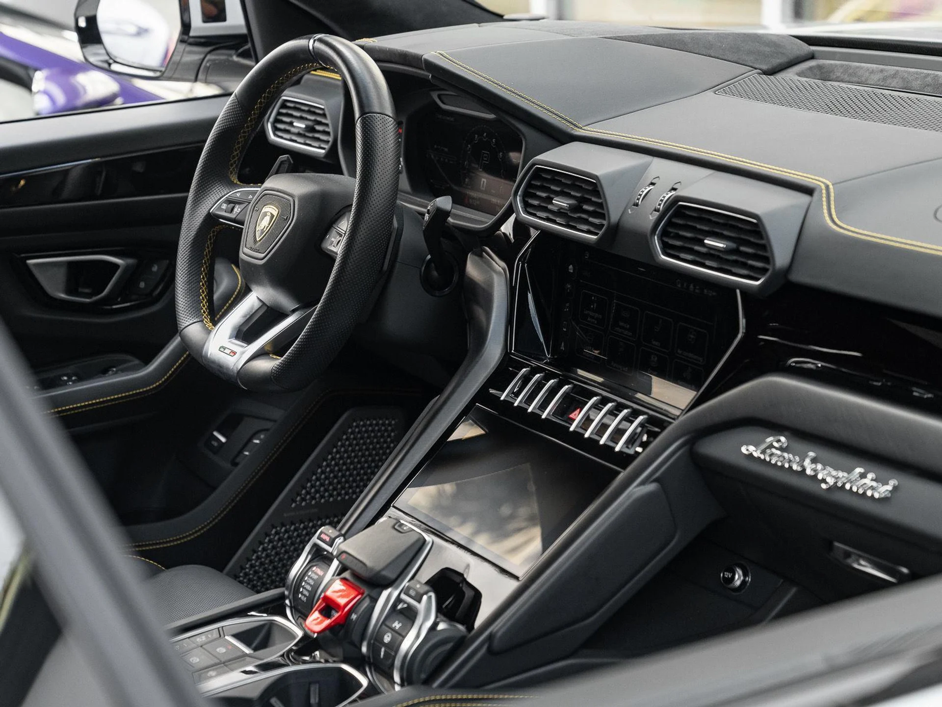 mph034_2414673186_Used_2022_Lamborghini_Urus_AWD_1777086183_ded81c41f8