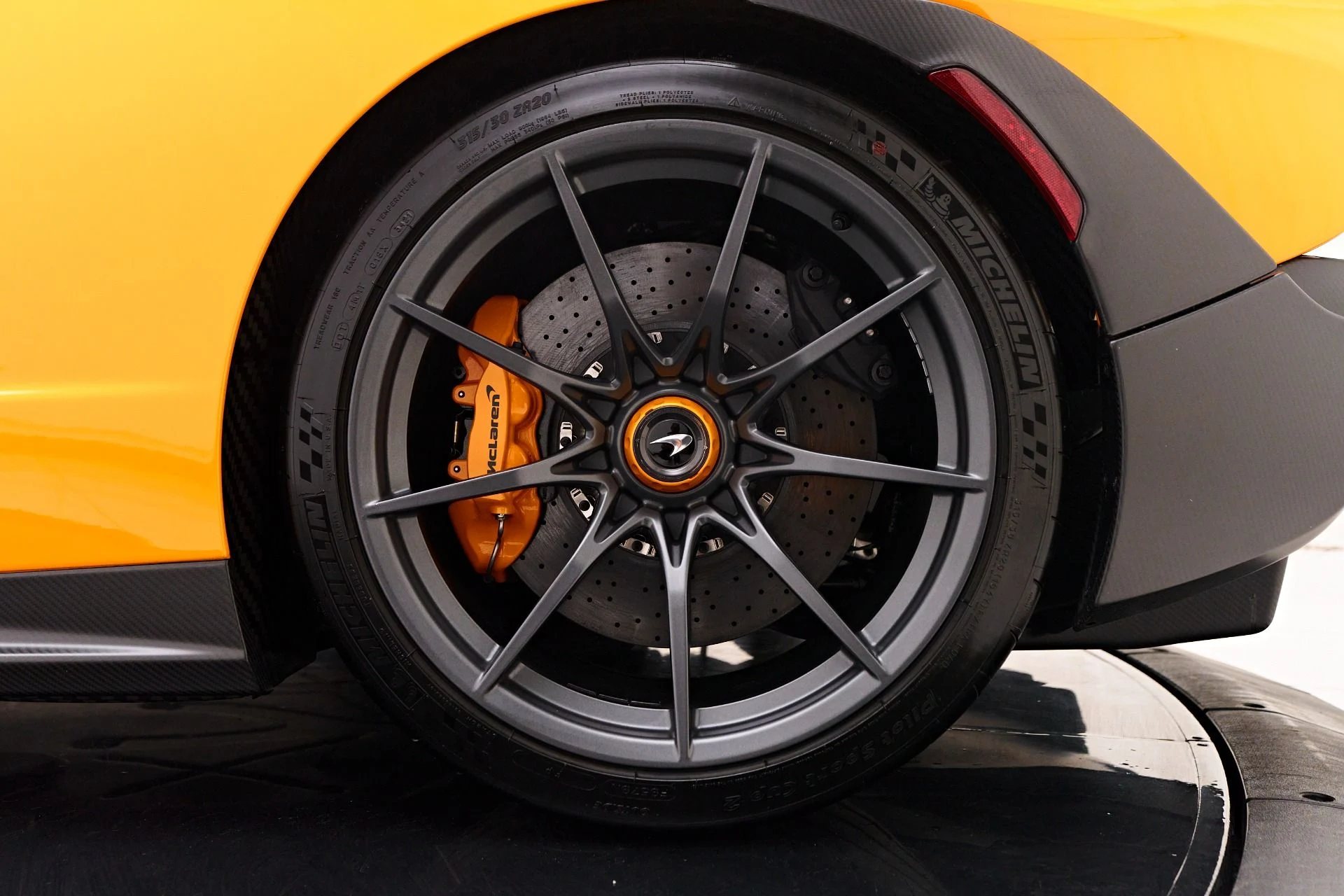 mph034_2431425004_Used_2019_Mc_Laren_Senna_1754344438_b606853230