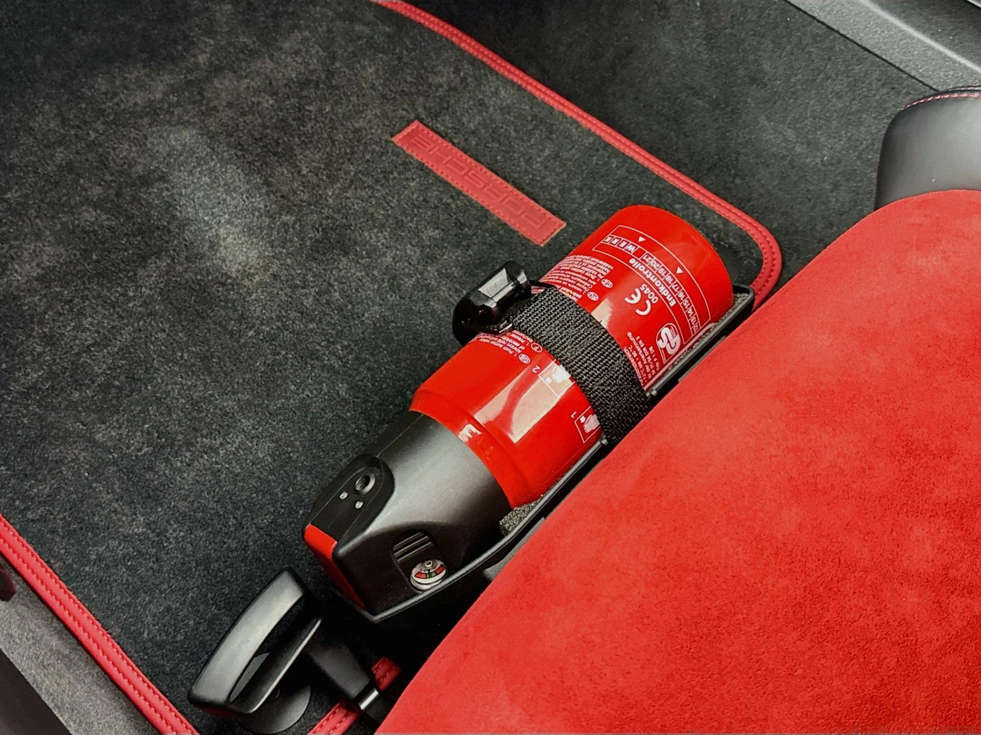 mph034_2439658046_Used_2018_Porsche_911_GT_2_RS_1785871784_eaf0da6059