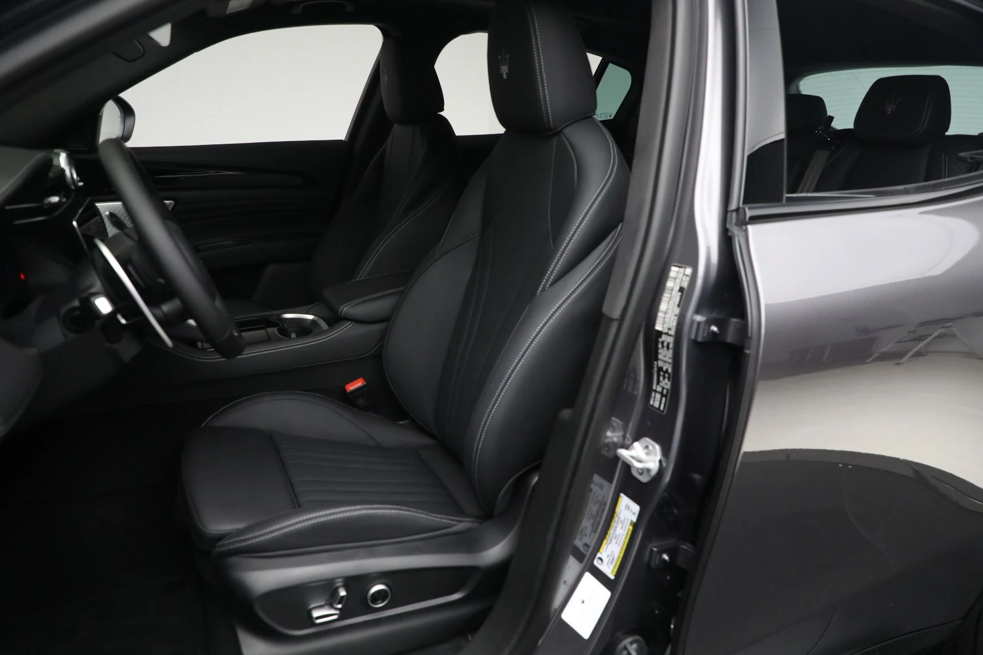 mph034_2459864156_New_2025_Maserati_Grecale_Folgore_2c1d9d7245