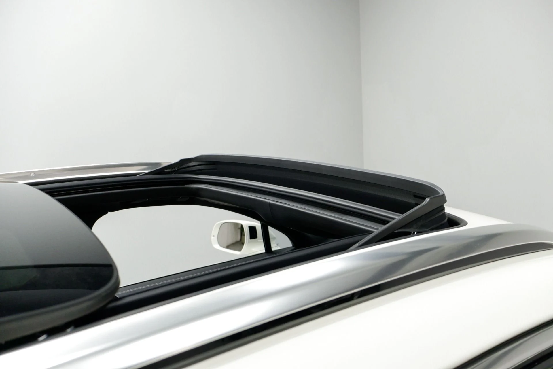 mph034_2460682544_Used_2020_Bentley_Bentayga_V8_1760480790_ca210e6885