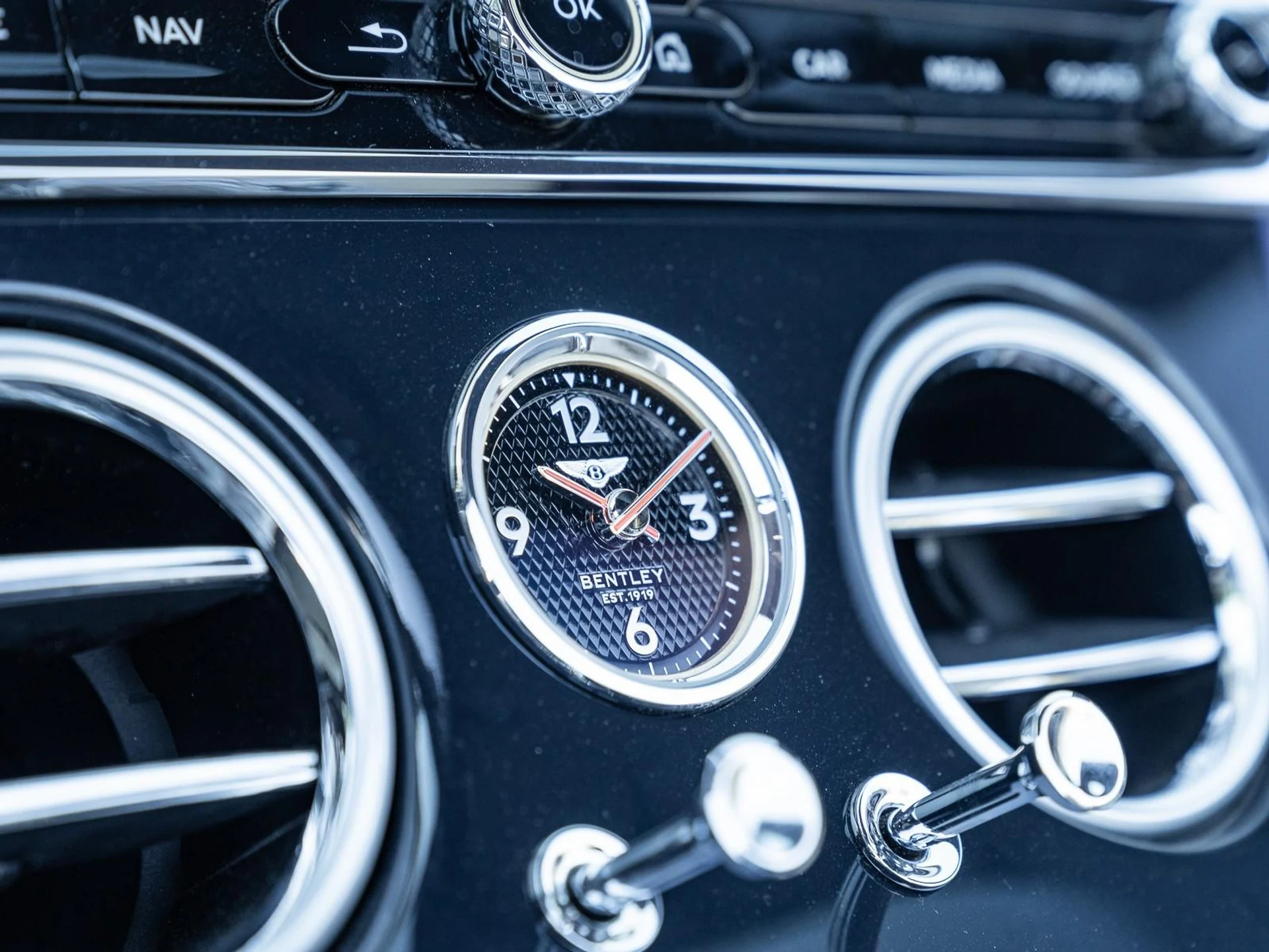 mph034_2463970291_Used_2024_Bentley_Continental_GT_V8_1763485679_cbb1ac2789