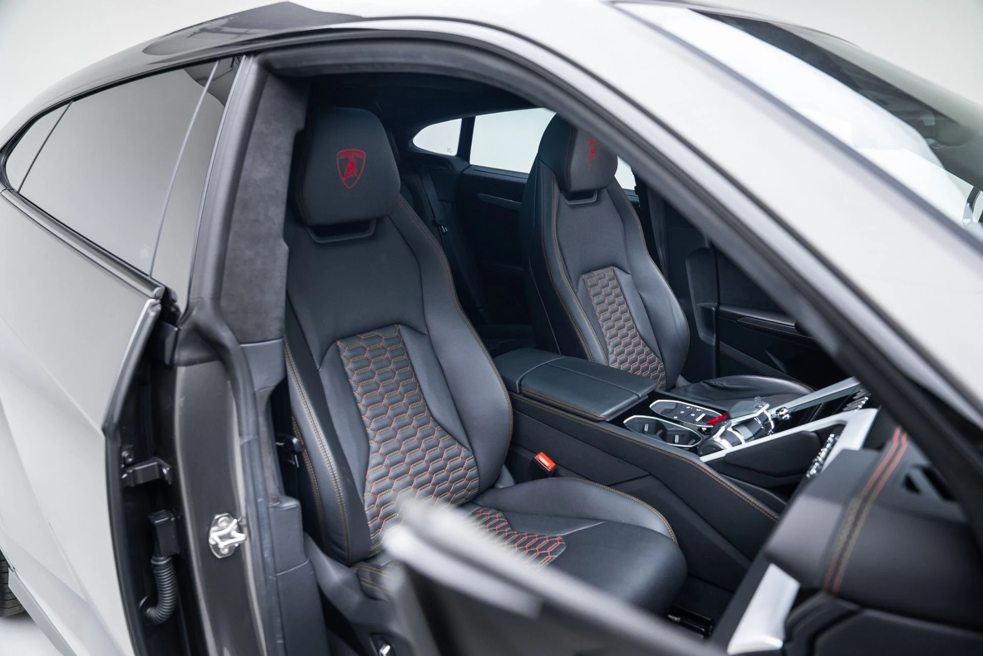 mph034_2480222585_Used_2021_Lamborghini_Urus_1764807753_2459648eef