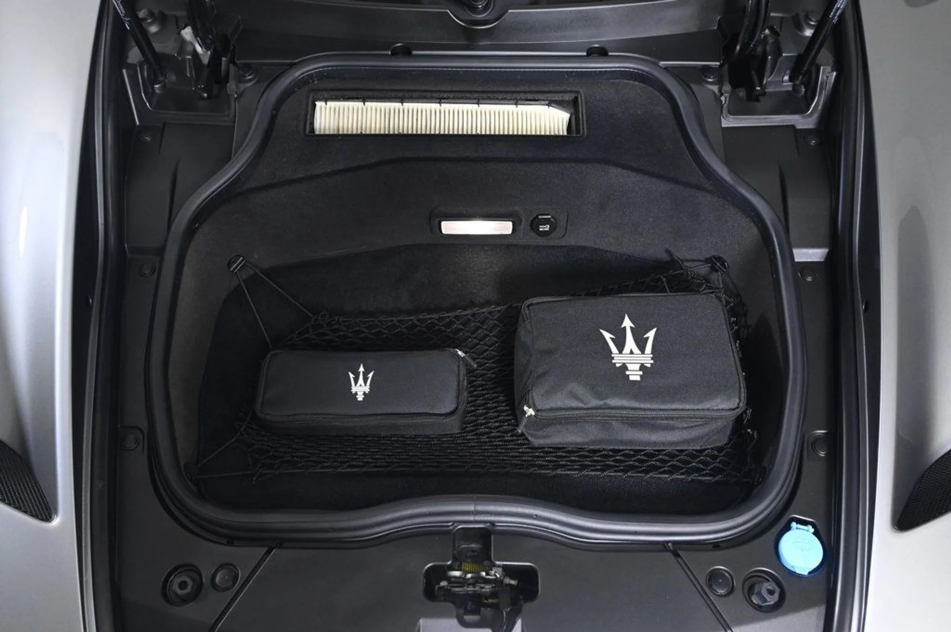 mph034_2485021685_used_2022_maserati_mc20_base_11350_22957730_34_1024_eea98dc584