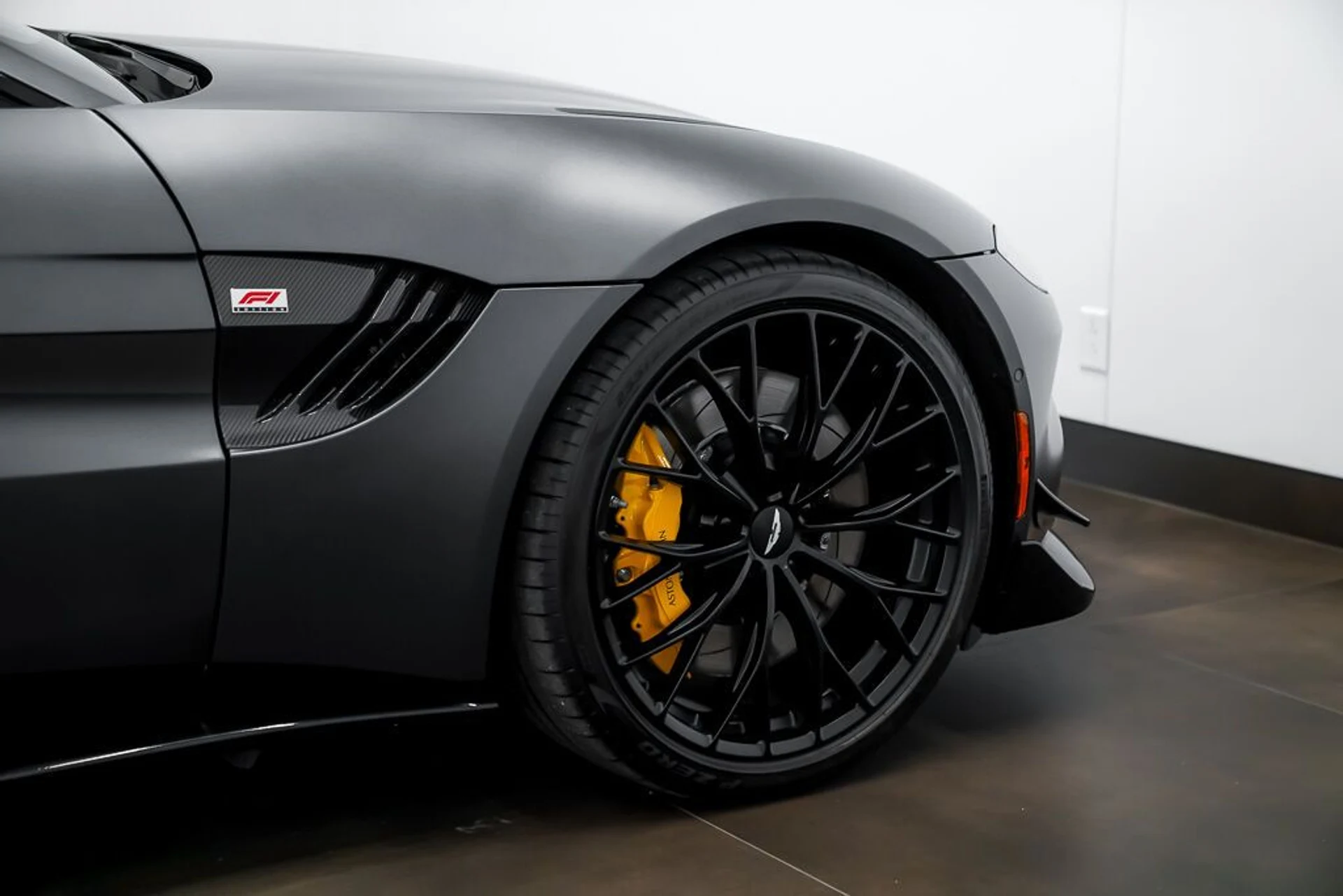 mph034_2487769354_aston_martin_vantage_2023_jpg_v_1773863537_f5181d2309