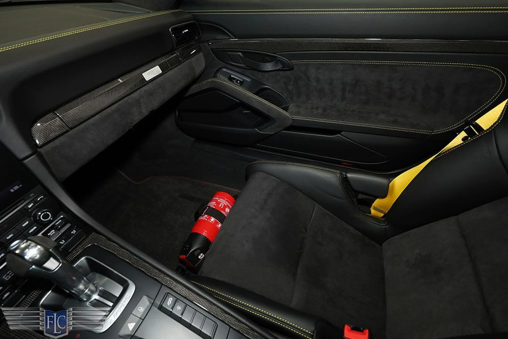 mph034_2488608381_used_2018_porsche_911_gt2rs_9689_22985277_35_1024_cbe86b4291