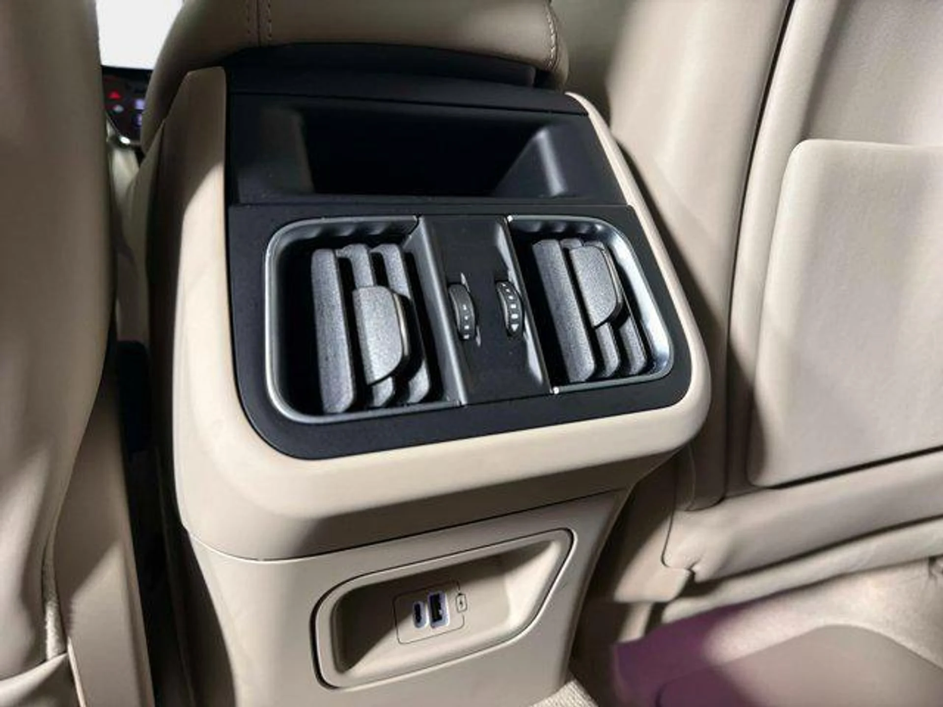 mph034_249520560_V1_Hs0m_NMED_Qji7hu_Opy_Va_Wqa_WXA_639dabf24c