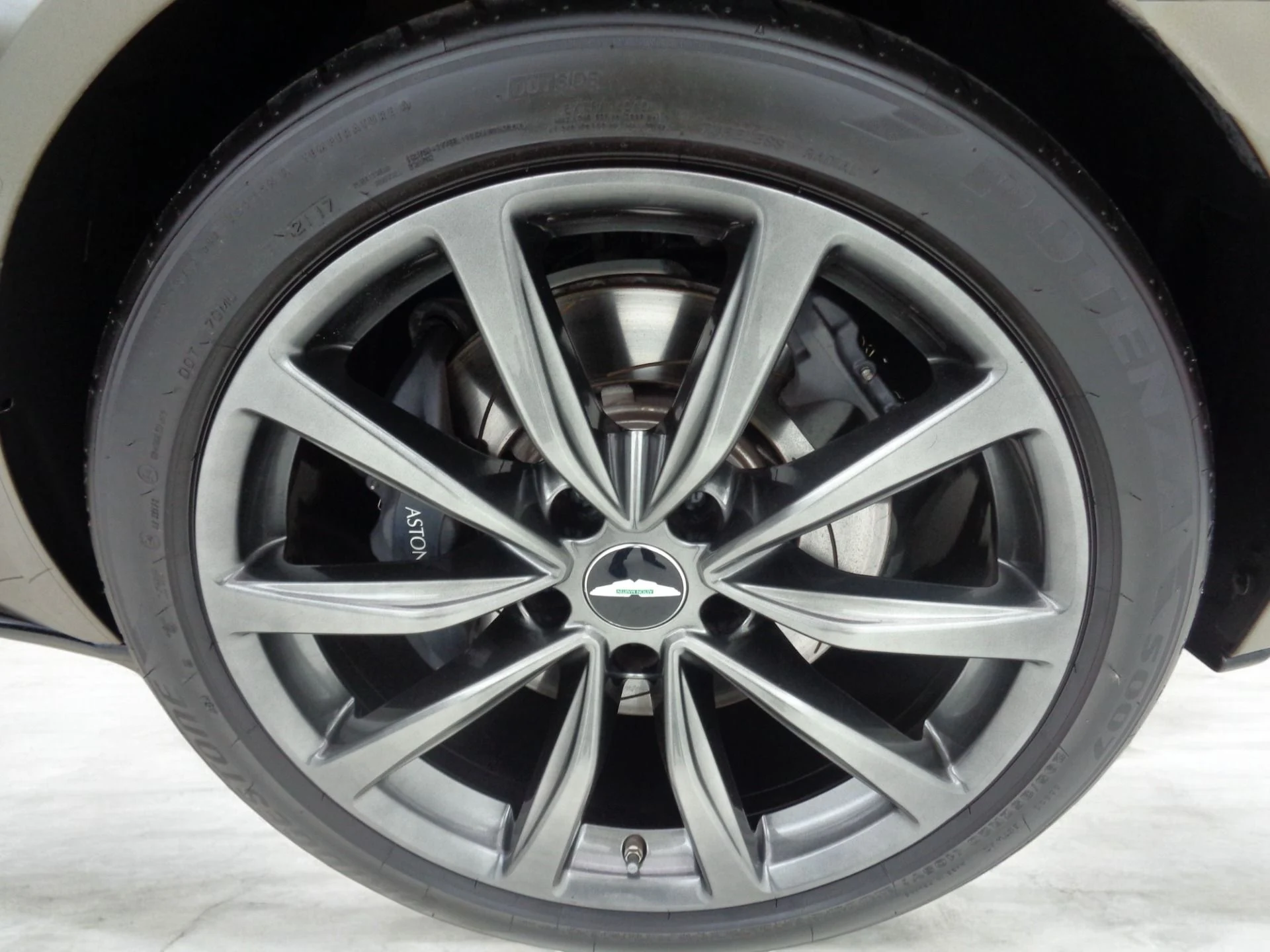 mph034_2497661980_Used_2018_Aston_Martin_DB_11_V12_Coupe_06bbaeb20b