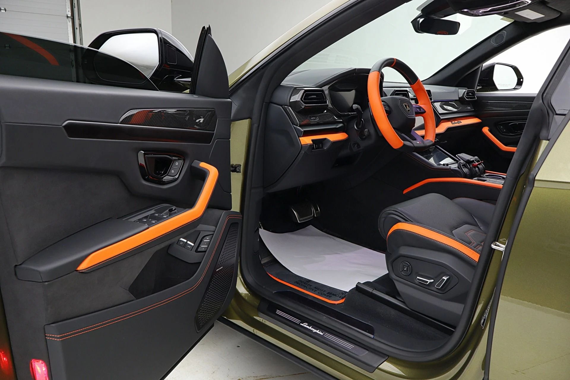 mph034_2523606768_Used_2026_Lamborghini_Urus_SE_b110c98984