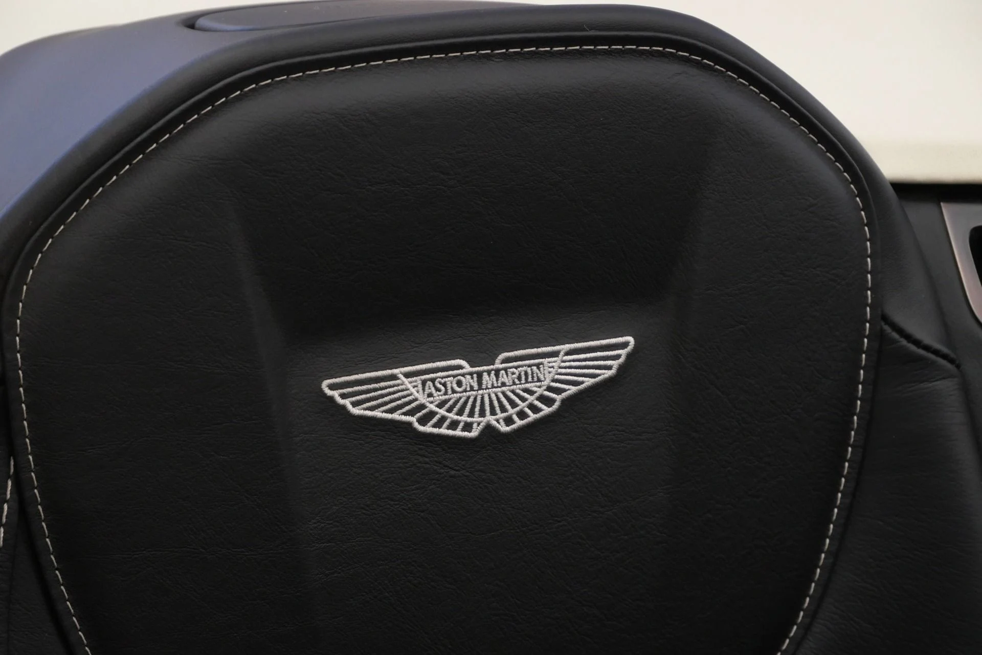 mph034_2531998090_Used_2021_Aston_Martin_DB_11_Volante_1760108226_dd7c2a74d1