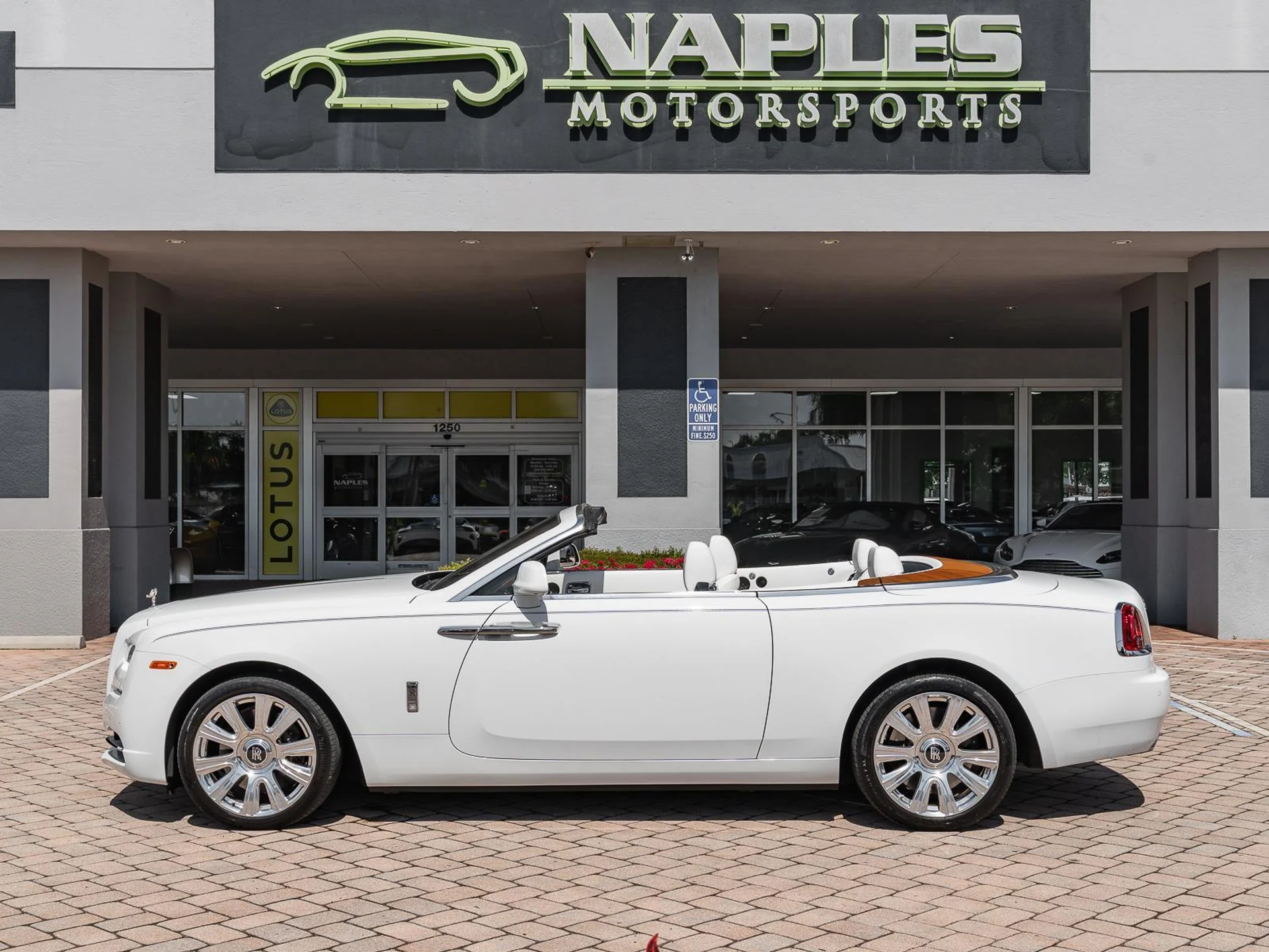 mph034_2535915474_Used_2016_Rolls_Royce_Dawn_2dr_Convertible_1782414115_099db57349