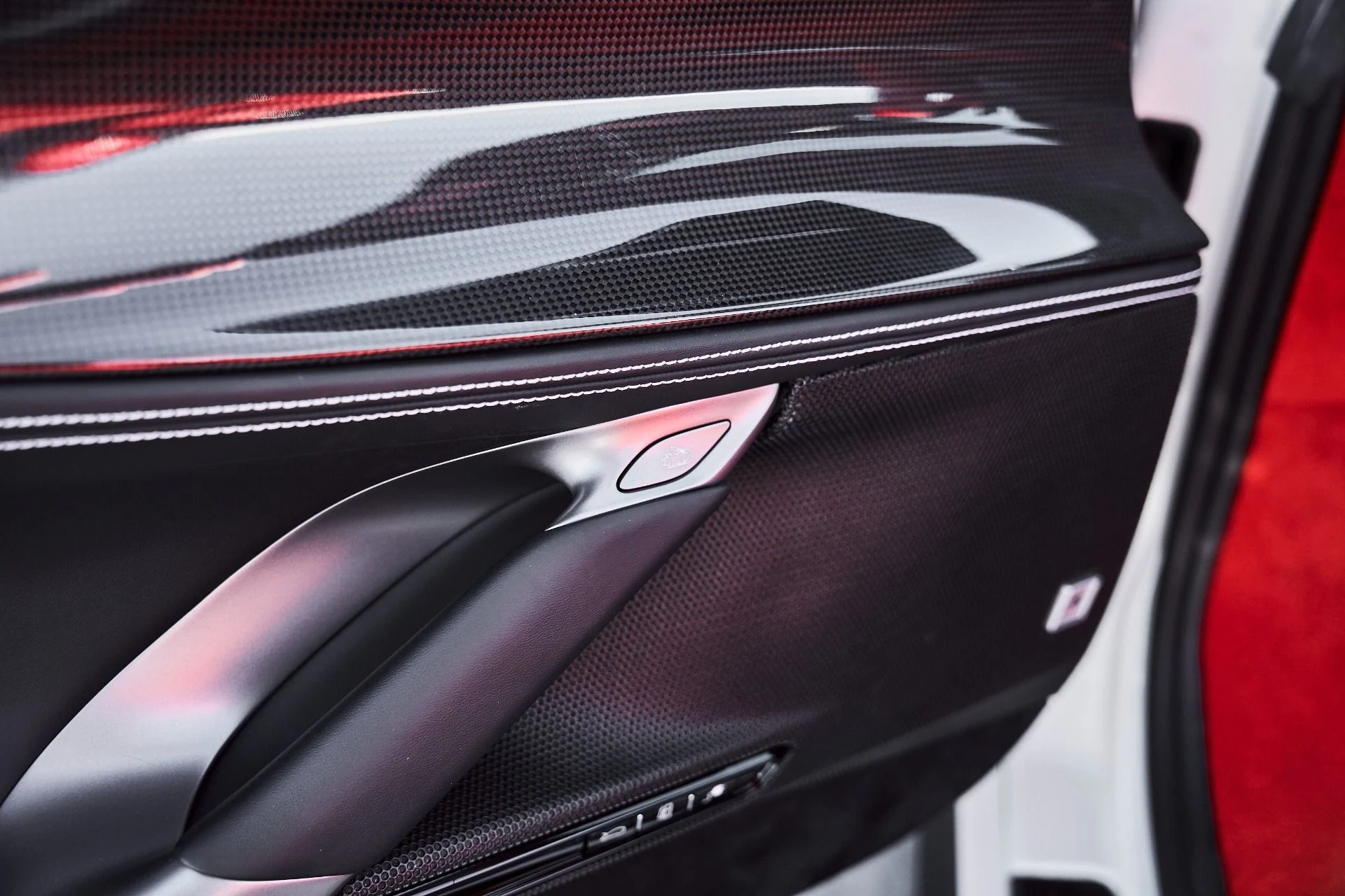 mph034_2539247355_Used_2025_Ferrari_SF_90_Spider_Base_1776876589_dec88a5c10