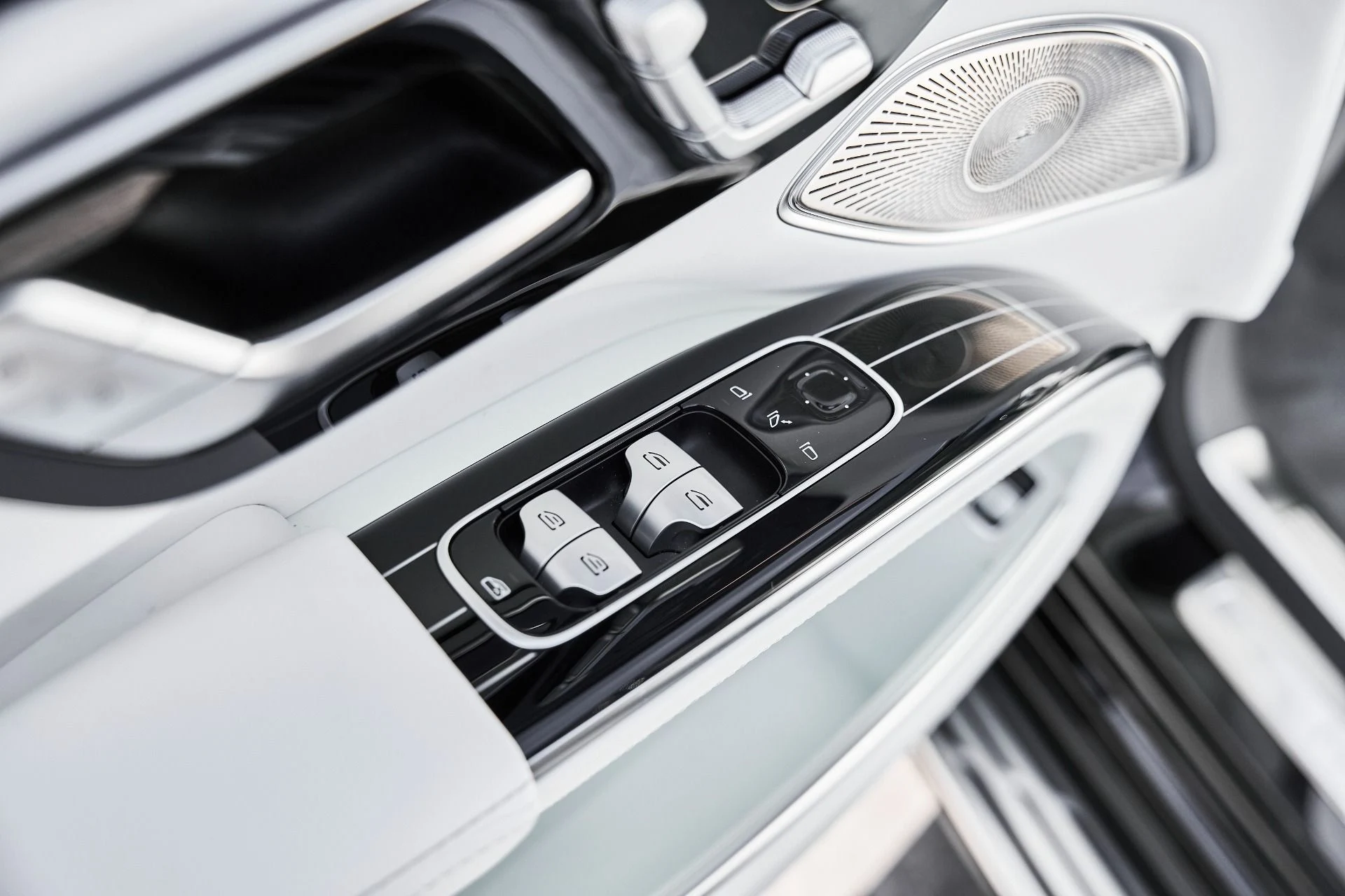 mph034_2541435645_Used_2024_Mercedes_Benz_EQS_Maybach_EQS_680_1774575189_fcdba5d3a5