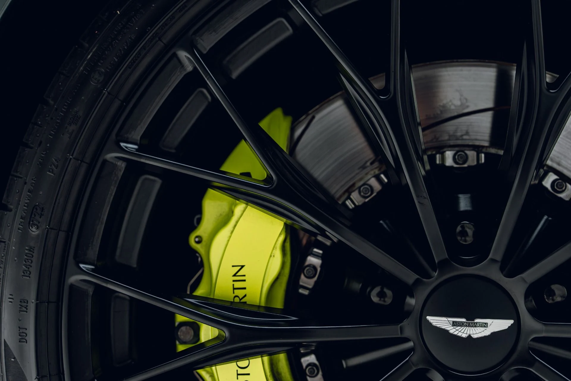 mph034_2568980459_Used_2023_Aston_Martin_Vantage_F1_Edition_1783661191_72dac04662