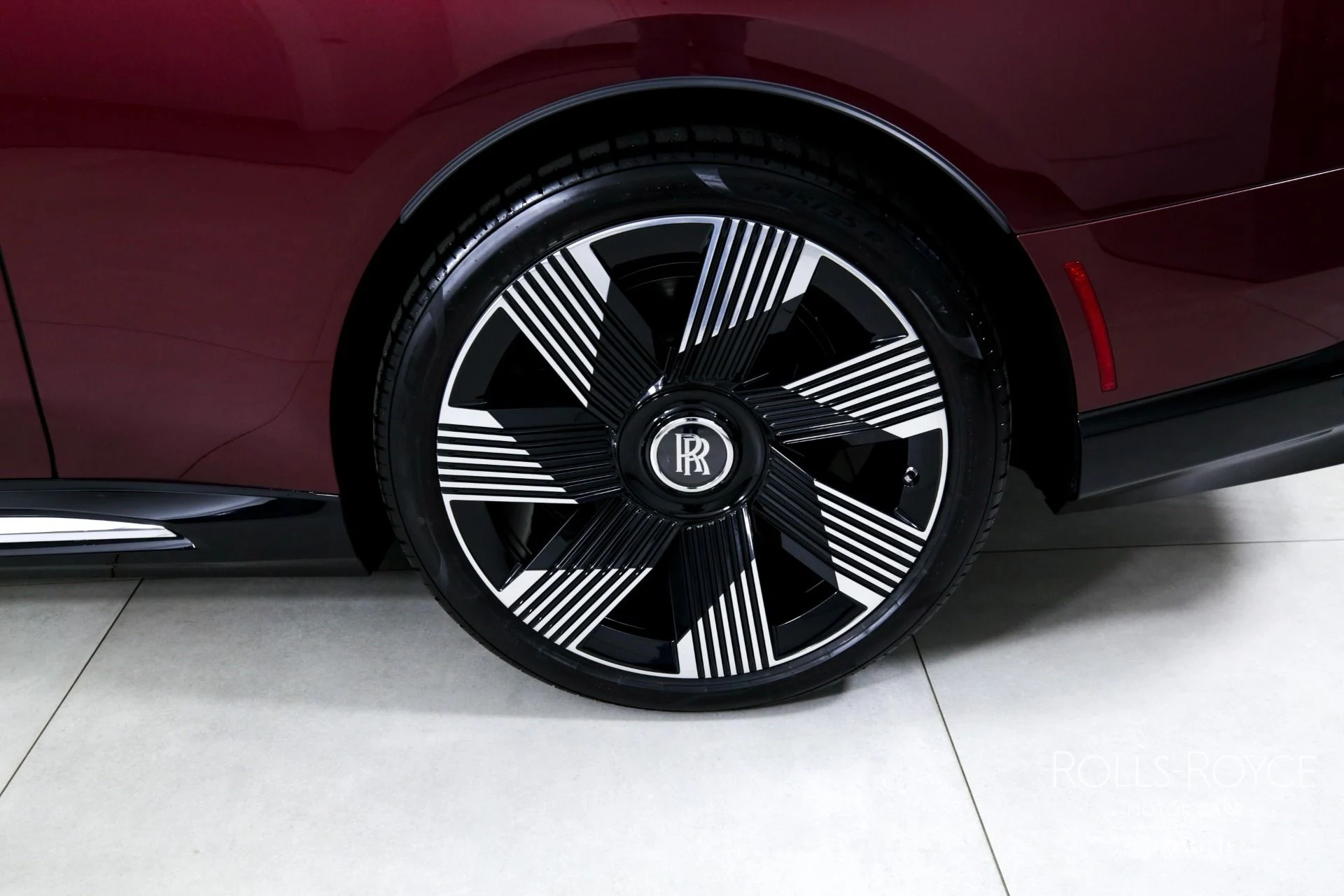 mph034_2591622465_Used_2024_Rolls_Royce_Spectre_1744735105_de38122b4e
