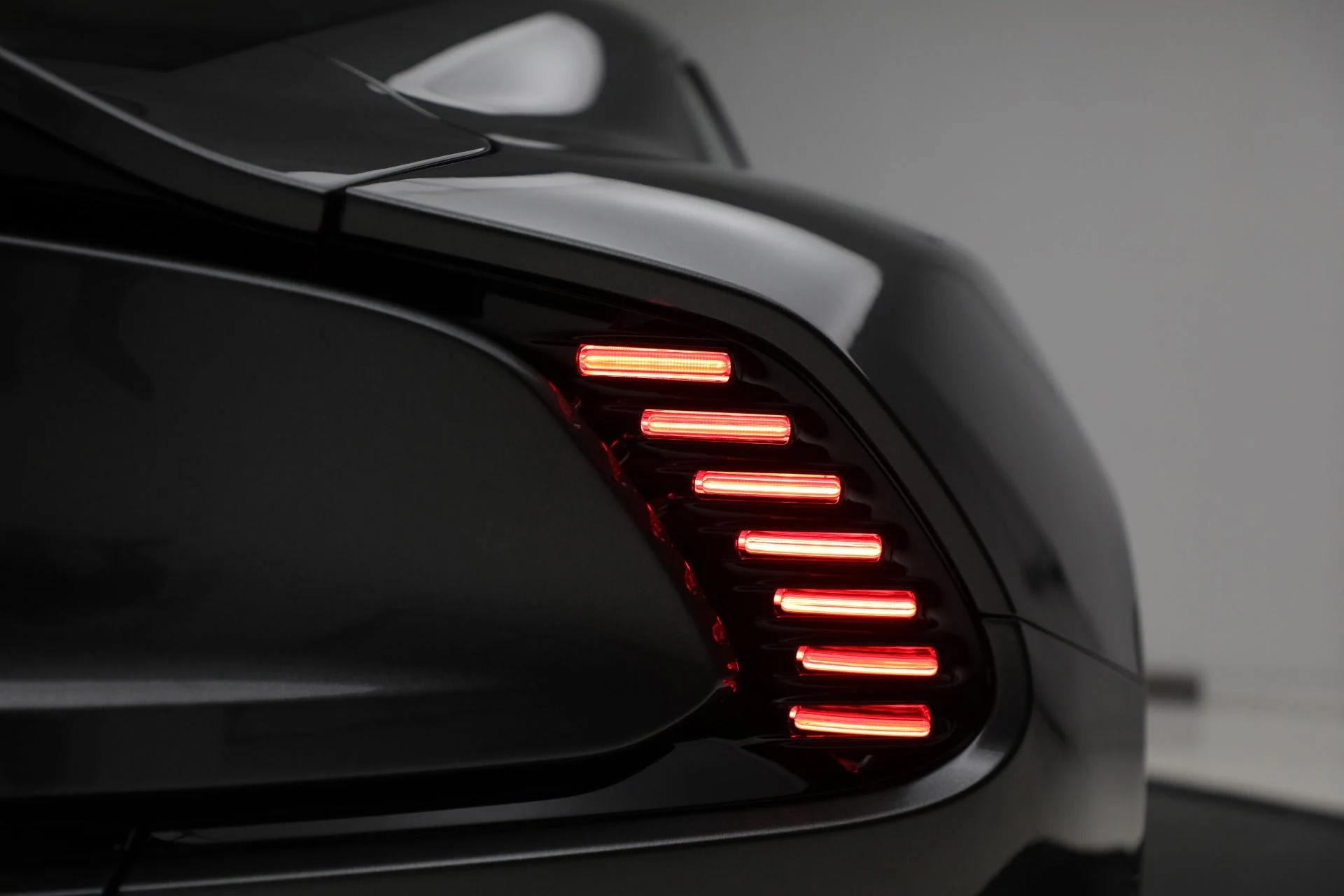 mph034_259440099_New_2025_Aston_Martin_Vanquish_f5b73ee845