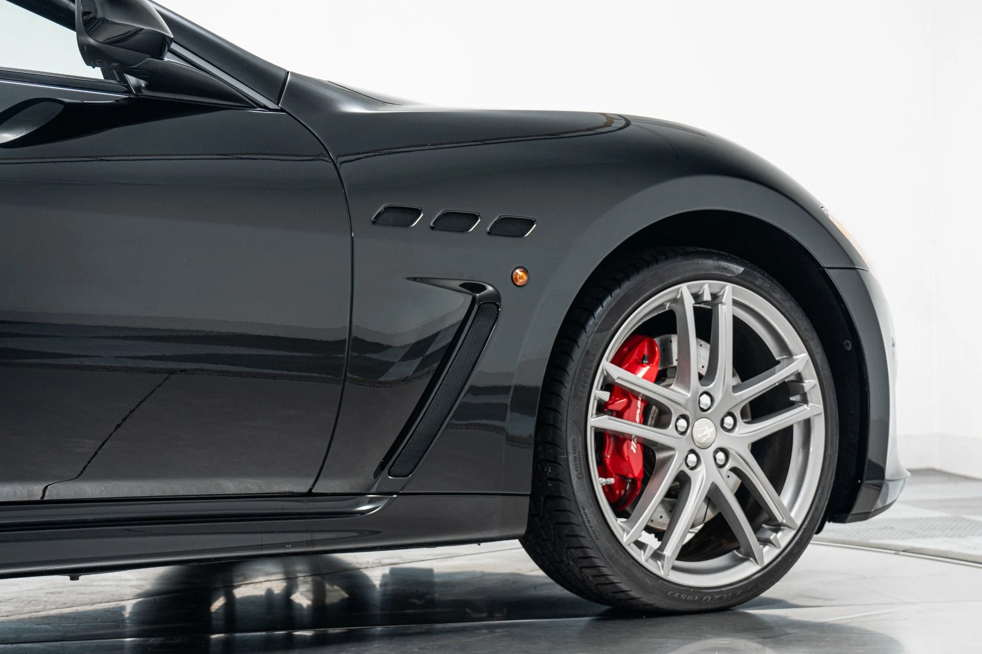 mph034_2608364163_Used_2014_Maserati_Gran_Turismo_Convertible_MC_Special_Order_Paint_Sport_Exhaust_1776271961_fde574b0ac