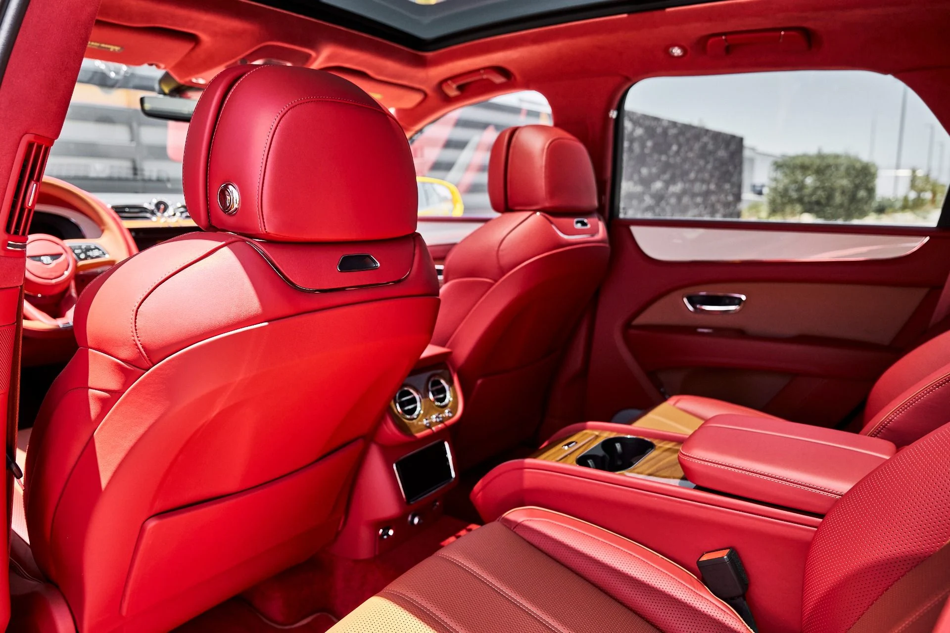 mph034_2609856526_Used_2023_Bentley_Bentayga_V8_1780709037_aca6c2f4a4