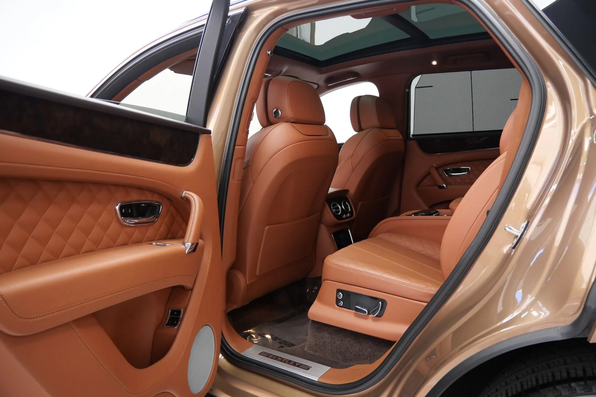 mph034_2610290850_Used_2017_Bentley_Bentayga_W12_Four_Seat_Comfort_Specification_with_Rear_Console_1776956660_88d102673a