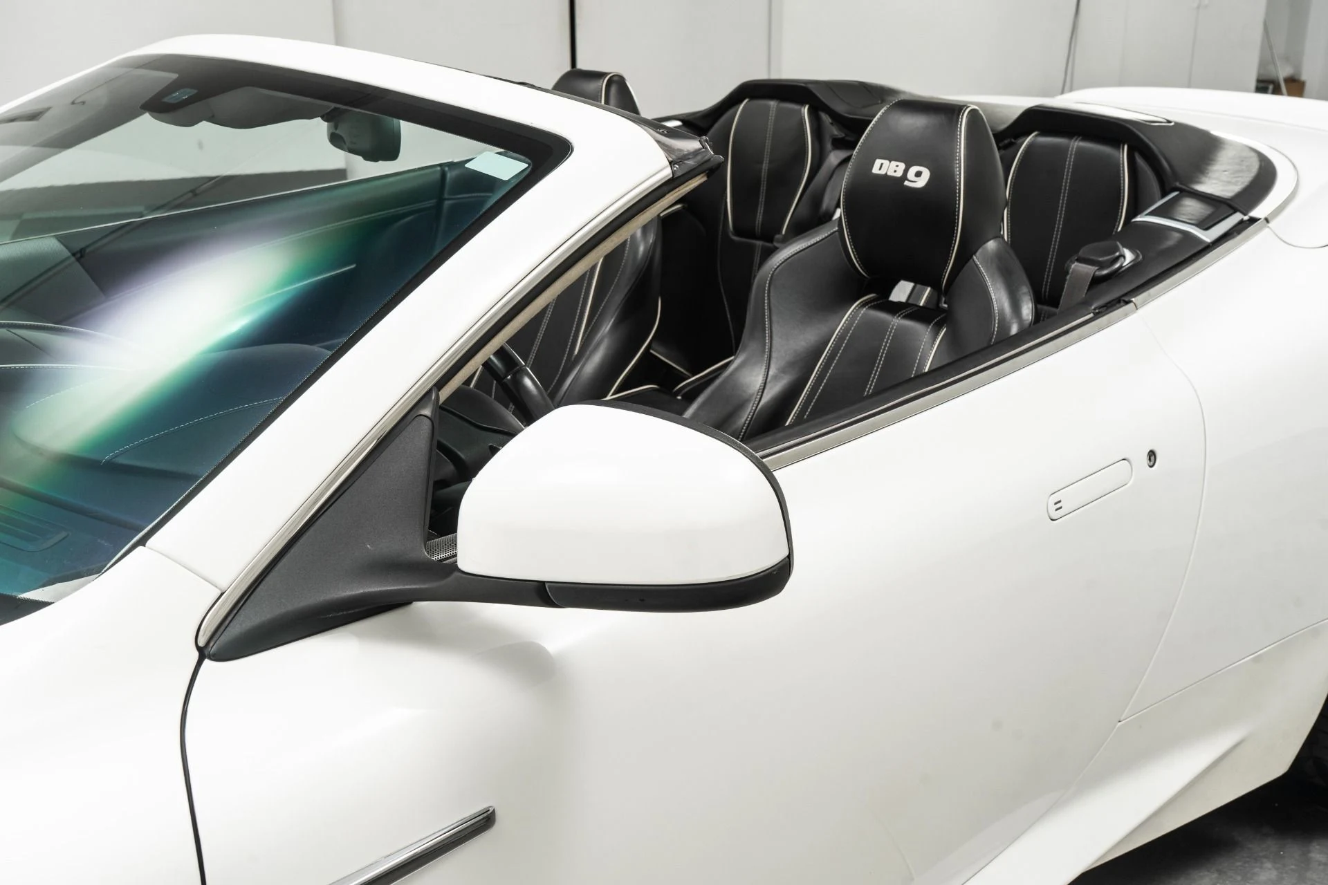 mph034_2611294300_Used_2014_Aston_Martin_DB_9_Volante_1756221007_96516036f4