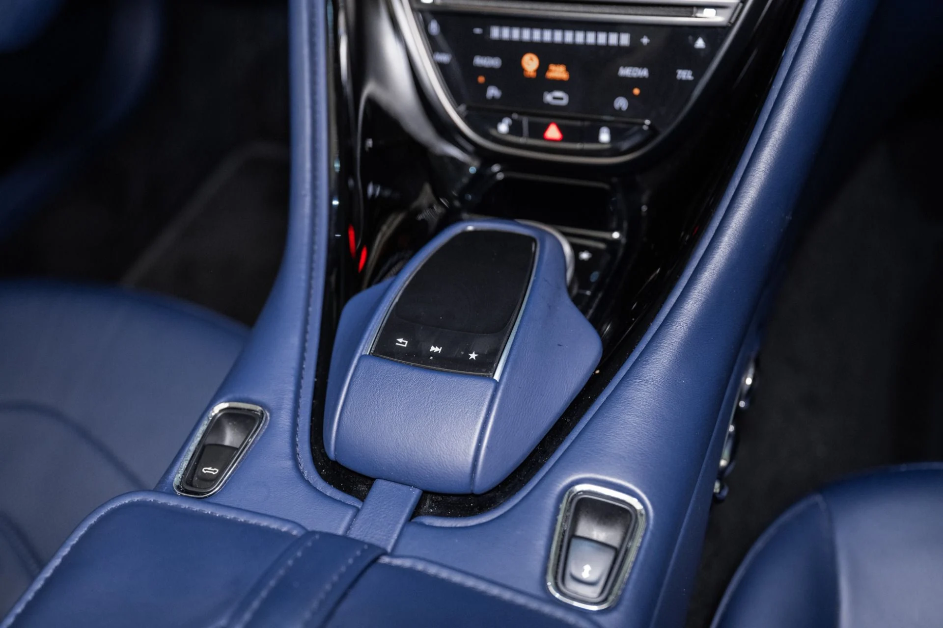 mph034_2629027828_Used_2020_Aston_Martin_DBS_Superleggera_1754334725_2bb3a12655