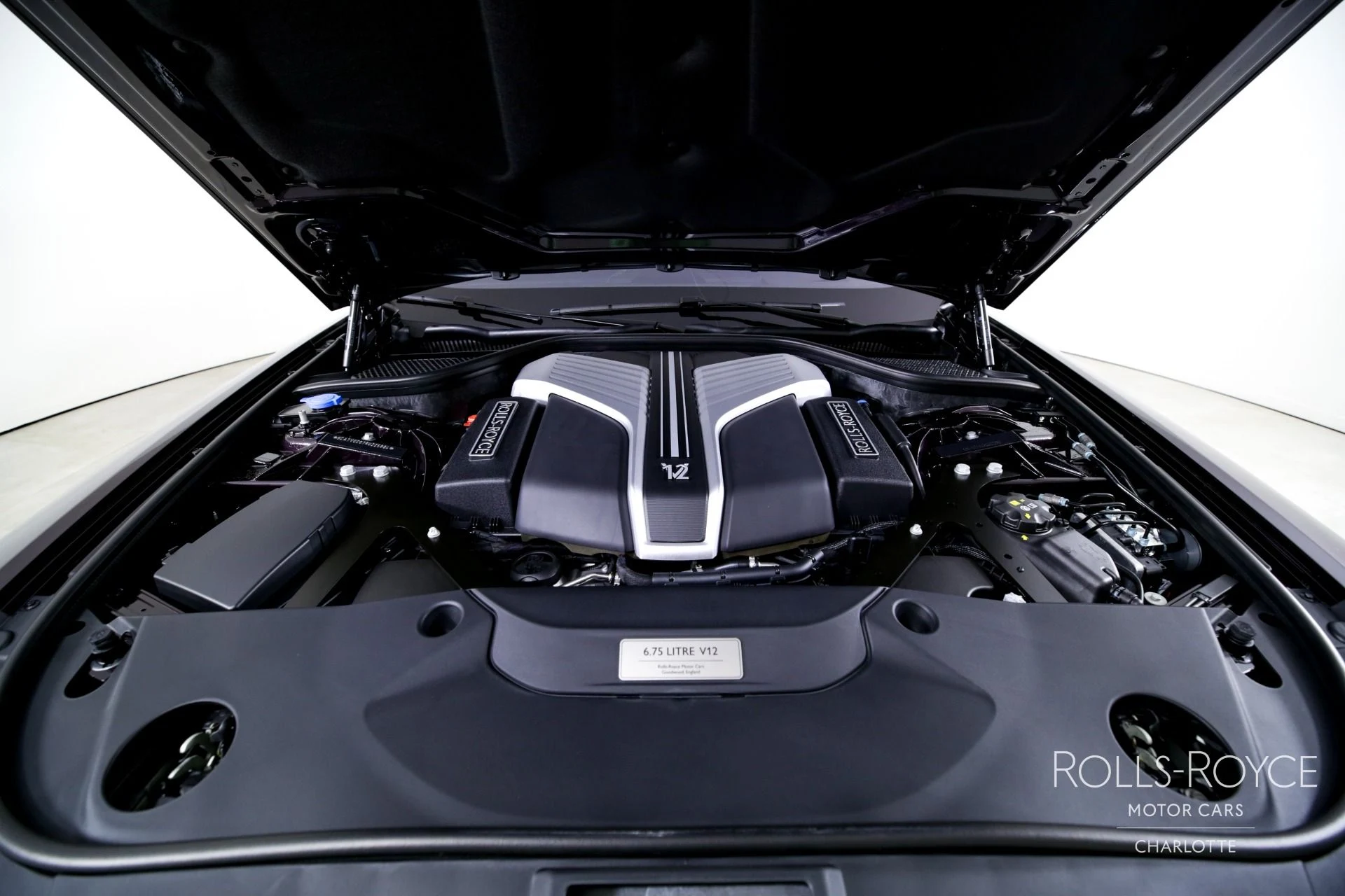 mph034_2645132848_Used_2024_Rolls_Royce_Ghost_1745266805_cc424d593b